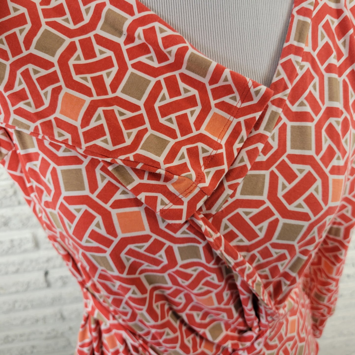 New York & Company Women's XL Top Red Tan Geometric V-Neck Belted GEO223E