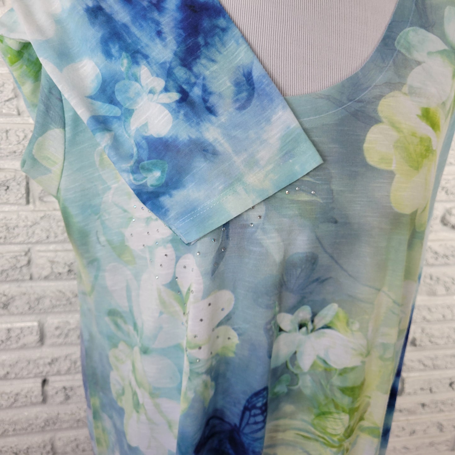 Time and Tru Women Top XXL 20 Floral Tee Blue Green Rhinestone FLO321E