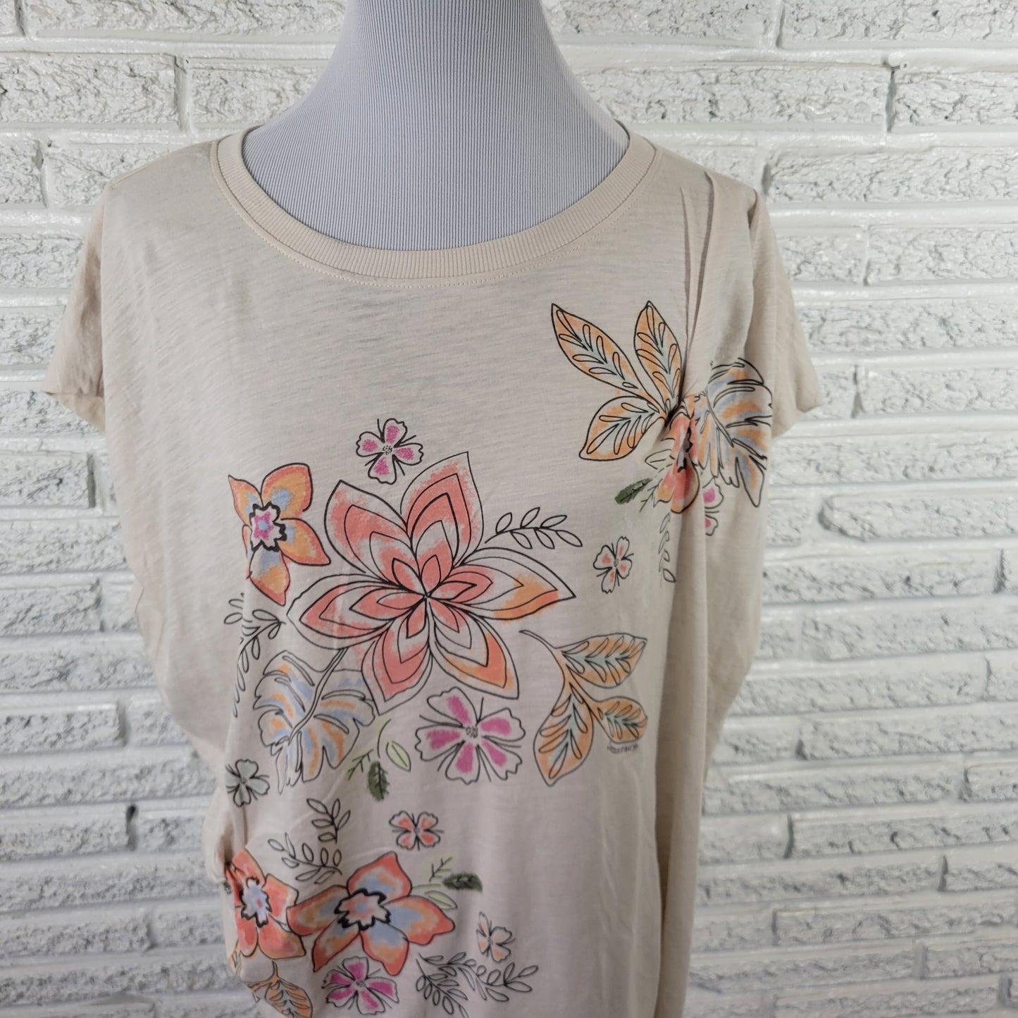 Democracy Women's Plus Size Tee Sleeveless Off-White Orange Floral FLO310E