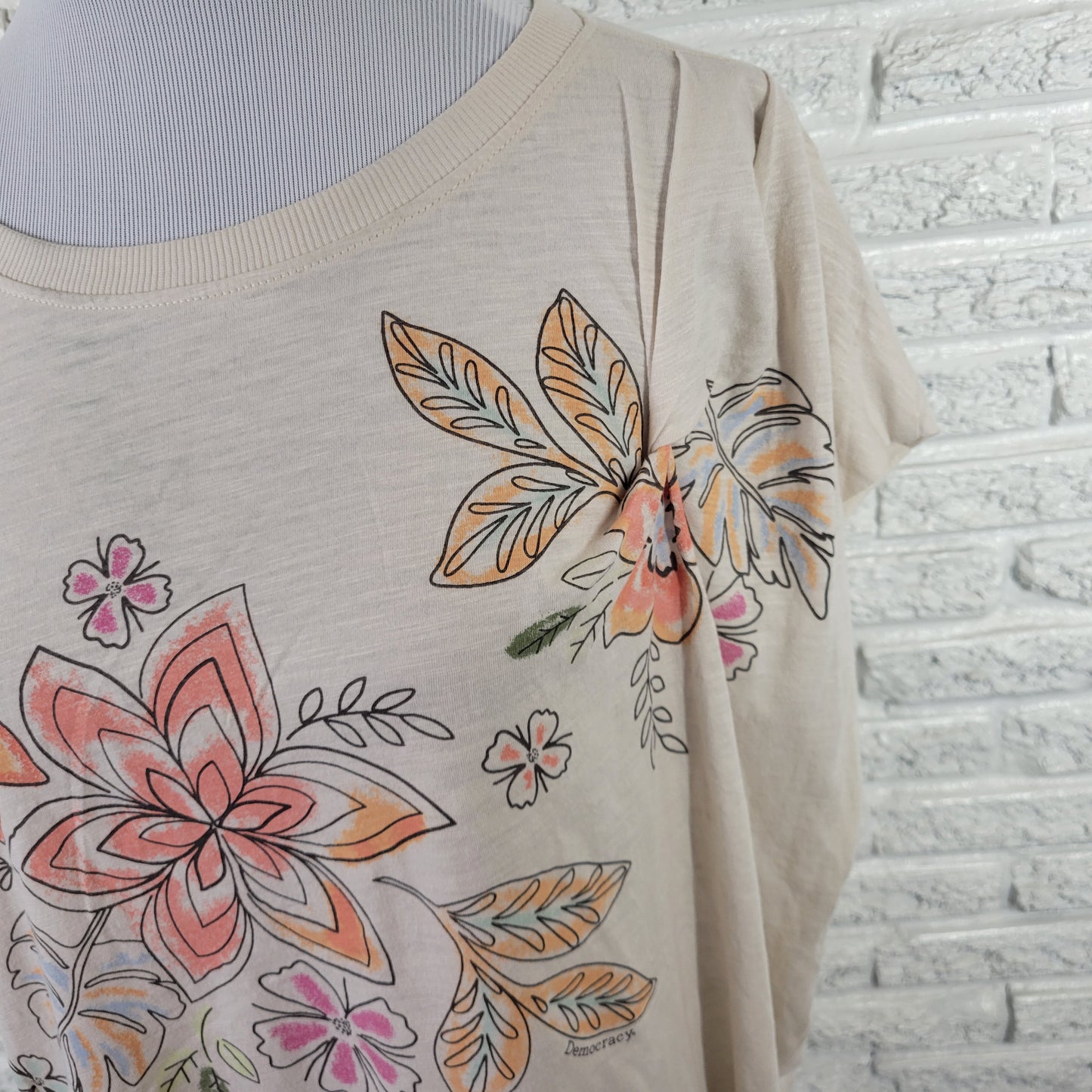 Democracy Women's Plus Size Tee Sleeveless Off-White Orange Floral FLO310E