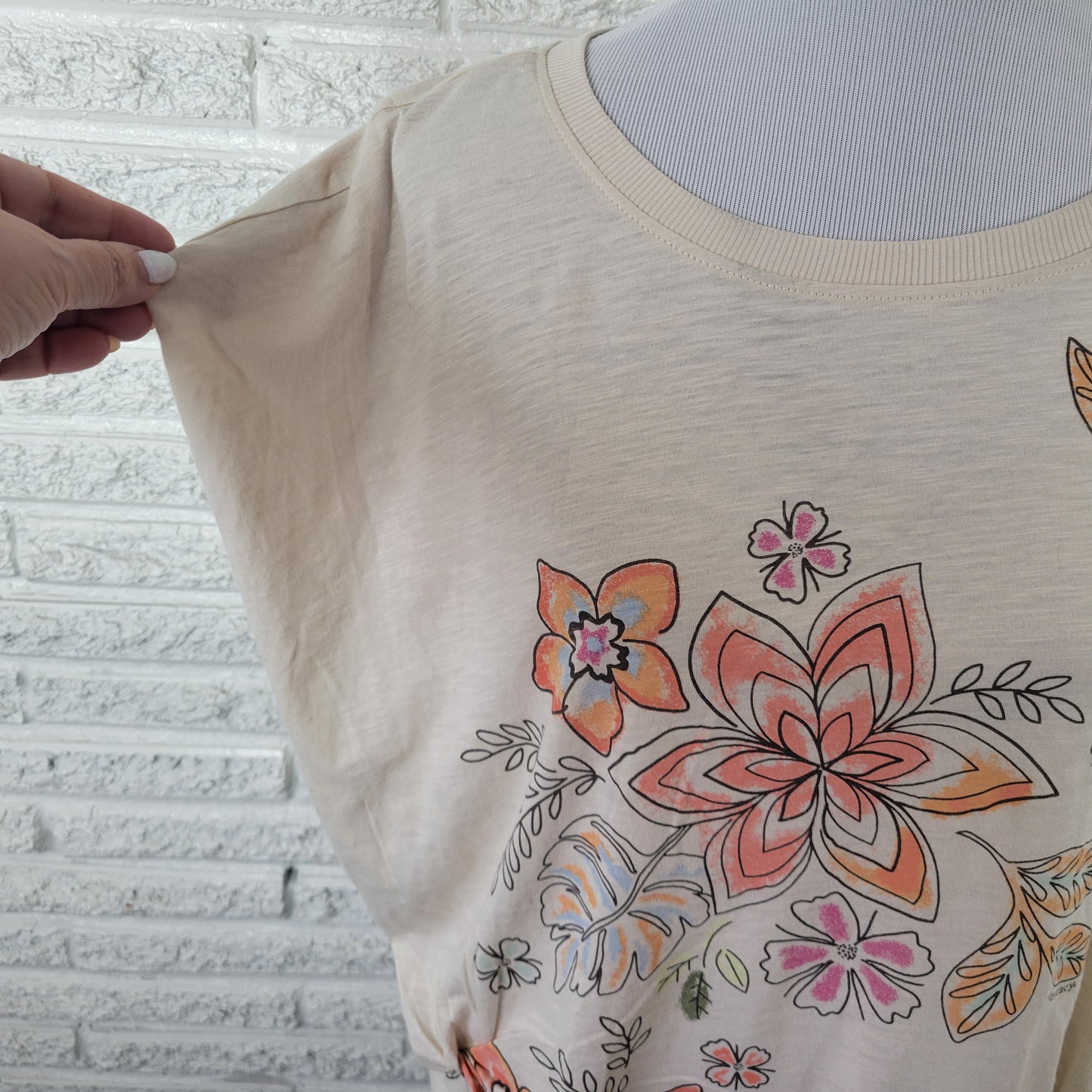 Democracy Women's Plus Size Tee Sleeveless Off-White Orange Floral FLO310E