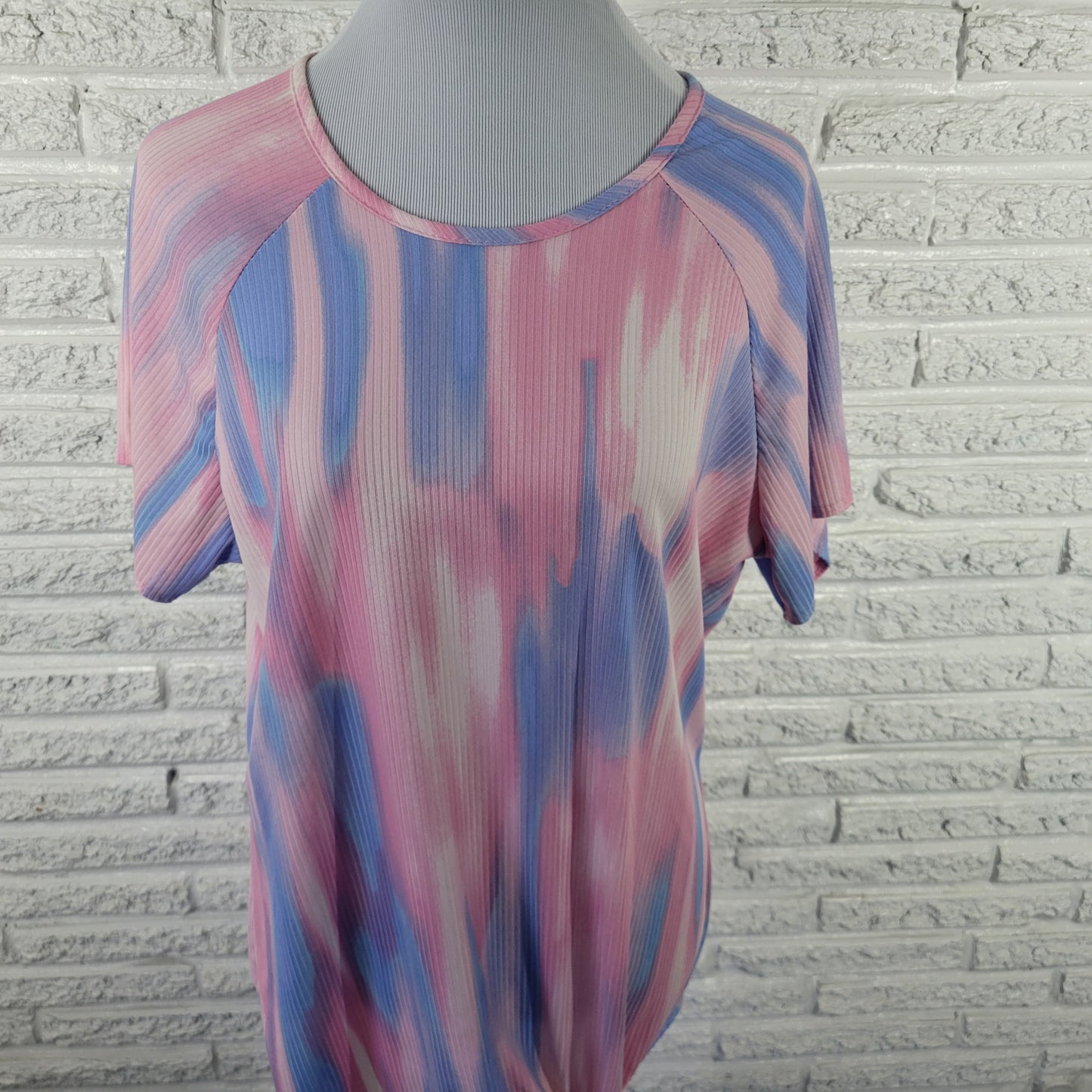 C'est La Vie Women 1X Pink Blue Watercolor Tee Short Sleeve Tie Hem Crew WAT56E