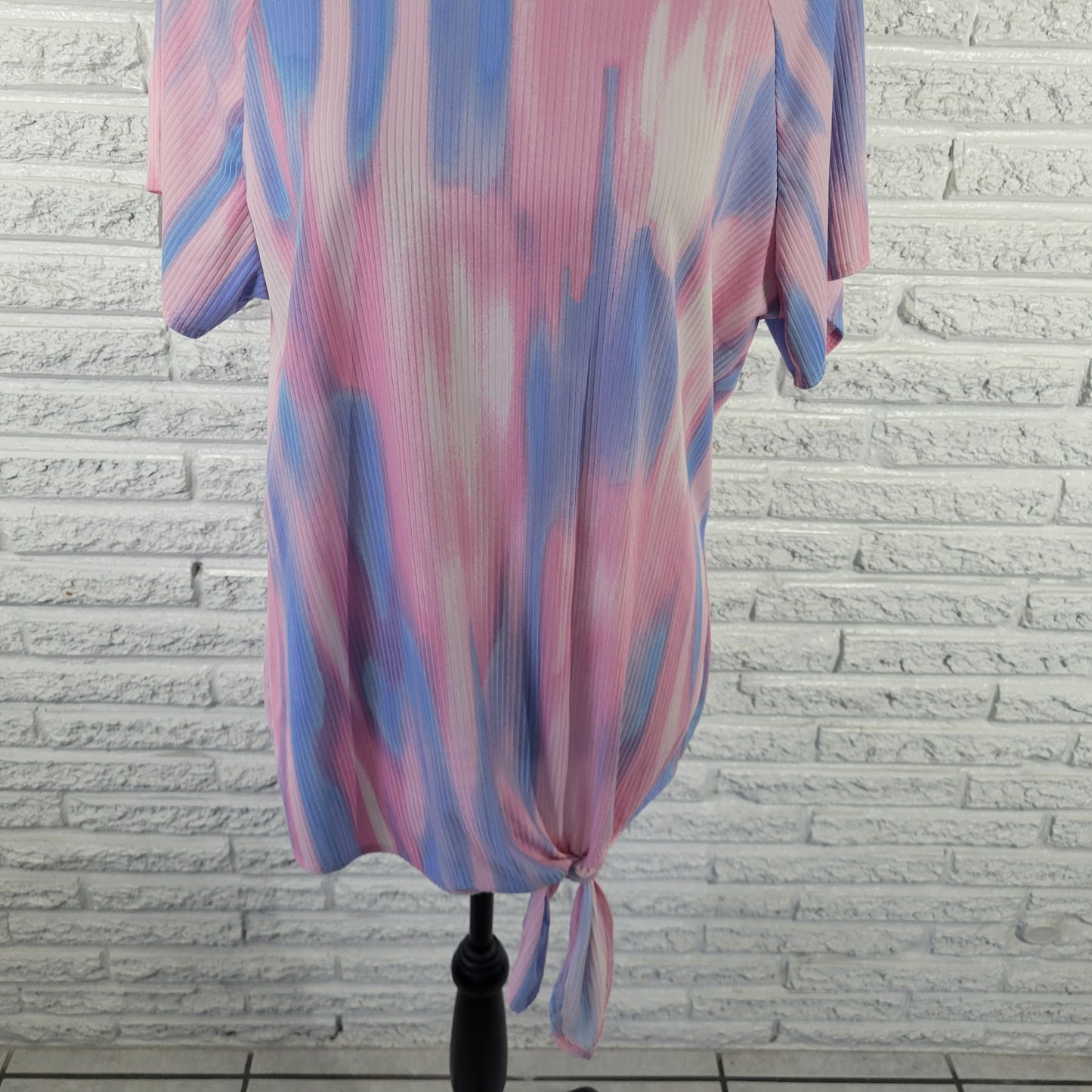 C'est La Vie Women 1X Pink Blue Watercolor Tee Short Sleeve Tie Hem Crew WAT56E