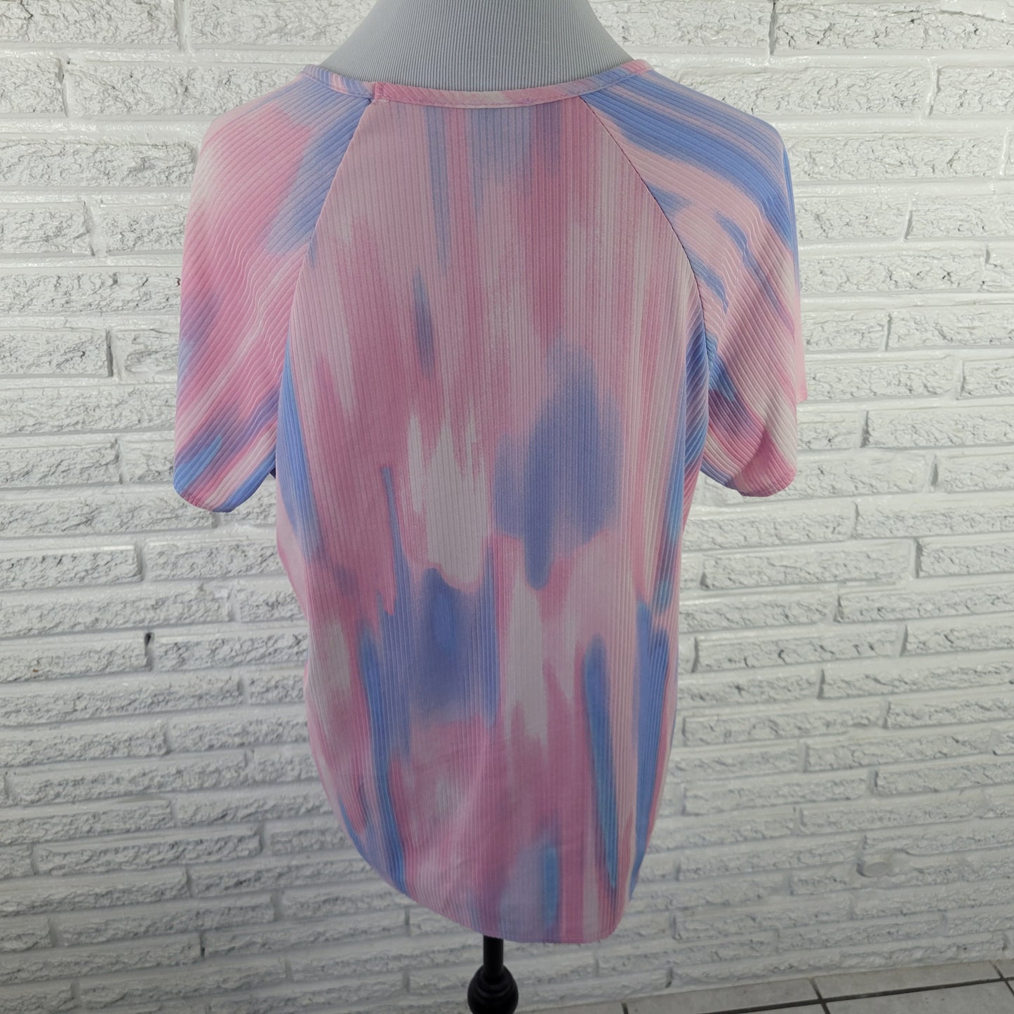 C'est La Vie Women 1X Pink Blue Watercolor Tee Short Sleeve Tie Hem Crew WAT56E