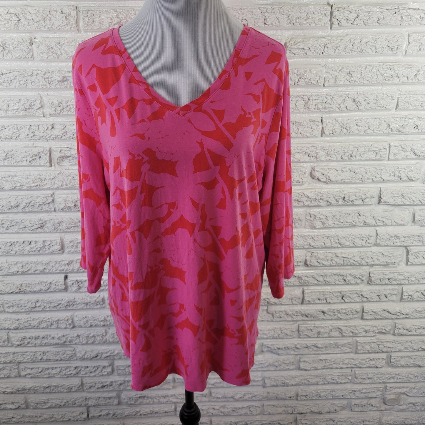 Belle by Kim Gravel Women's XL Pink Red Floral V-Neck 3/4 Sleeve Knit Top FLO46E