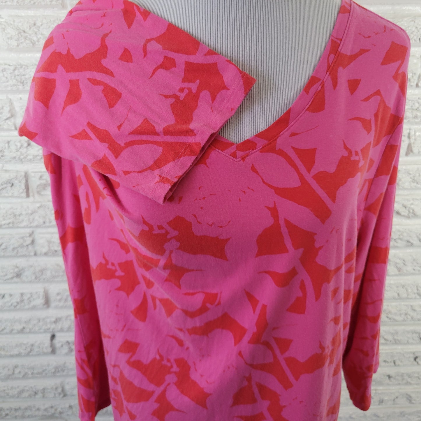 Belle by Kim Gravel Women's XL Pink Red Floral V-Neck 3/4 Sleeve Knit Top FLO46E