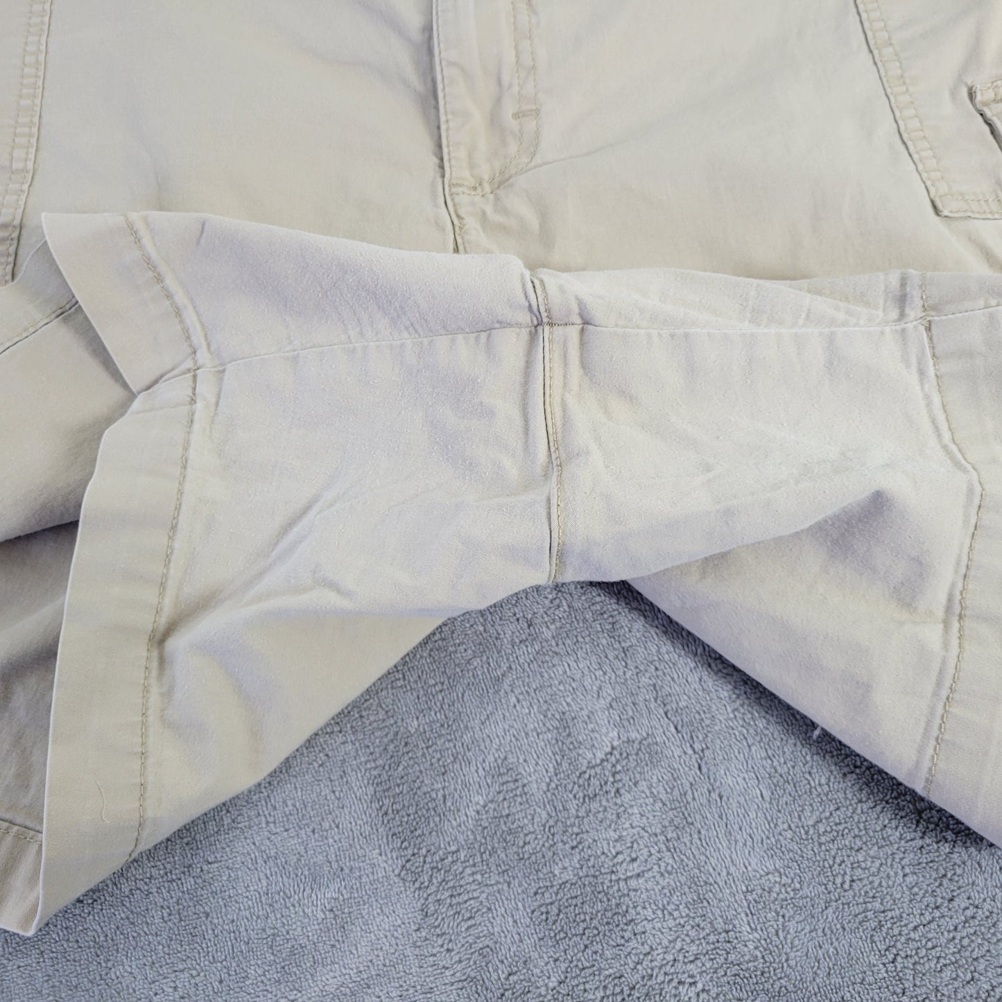 Lee Women's Cargo Shorts 24W Plus Beige Relaxed Fit Elastic Waist C1XE