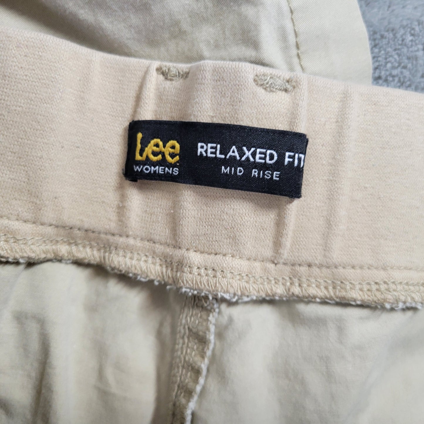 Lee Women's Cargo Shorts 24W Plus Beige Relaxed Fit Elastic Waist C1XE
