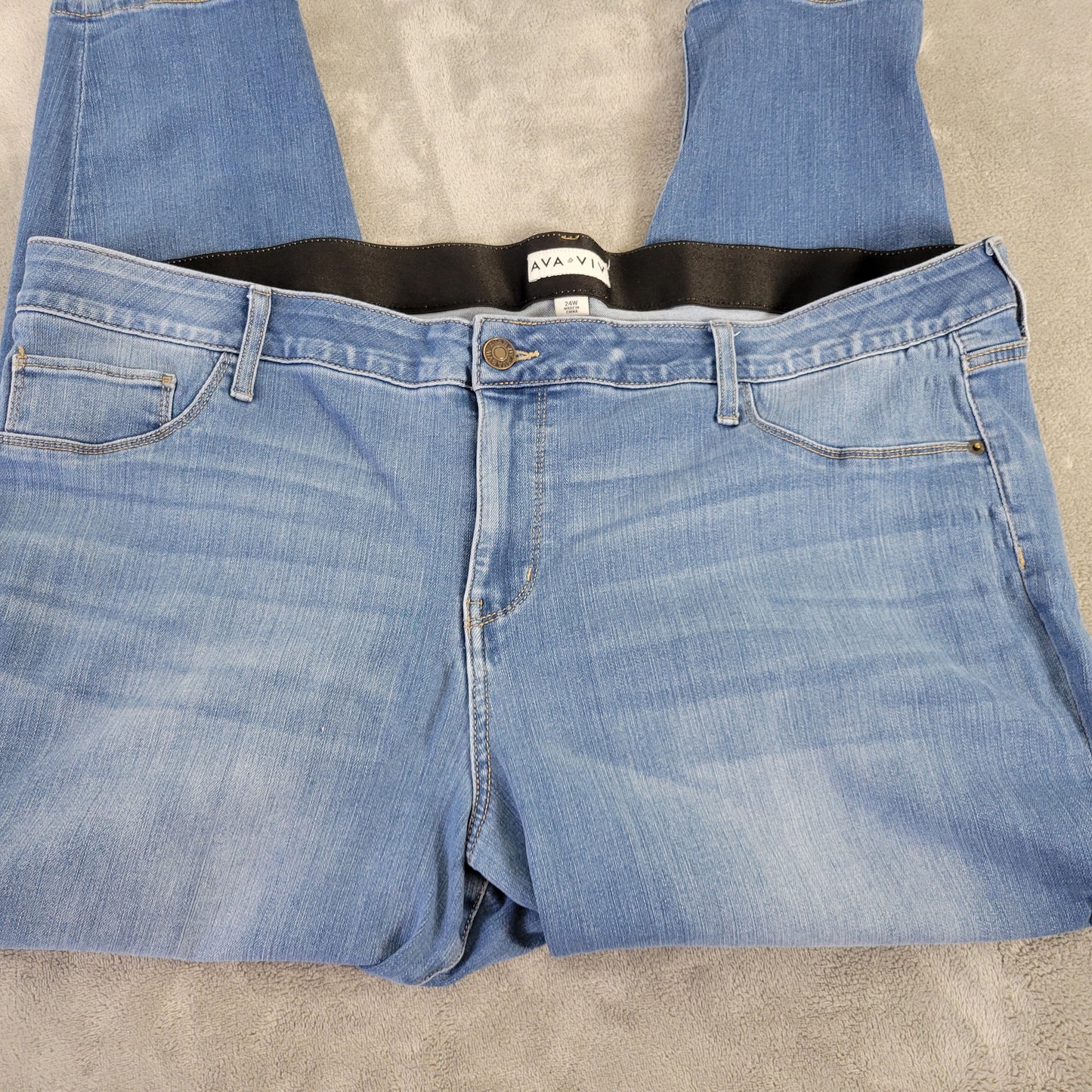 Ava & Viv Women's Cropped Jeans 24W Plus Size Medium Wash Stretch Denim SL40E