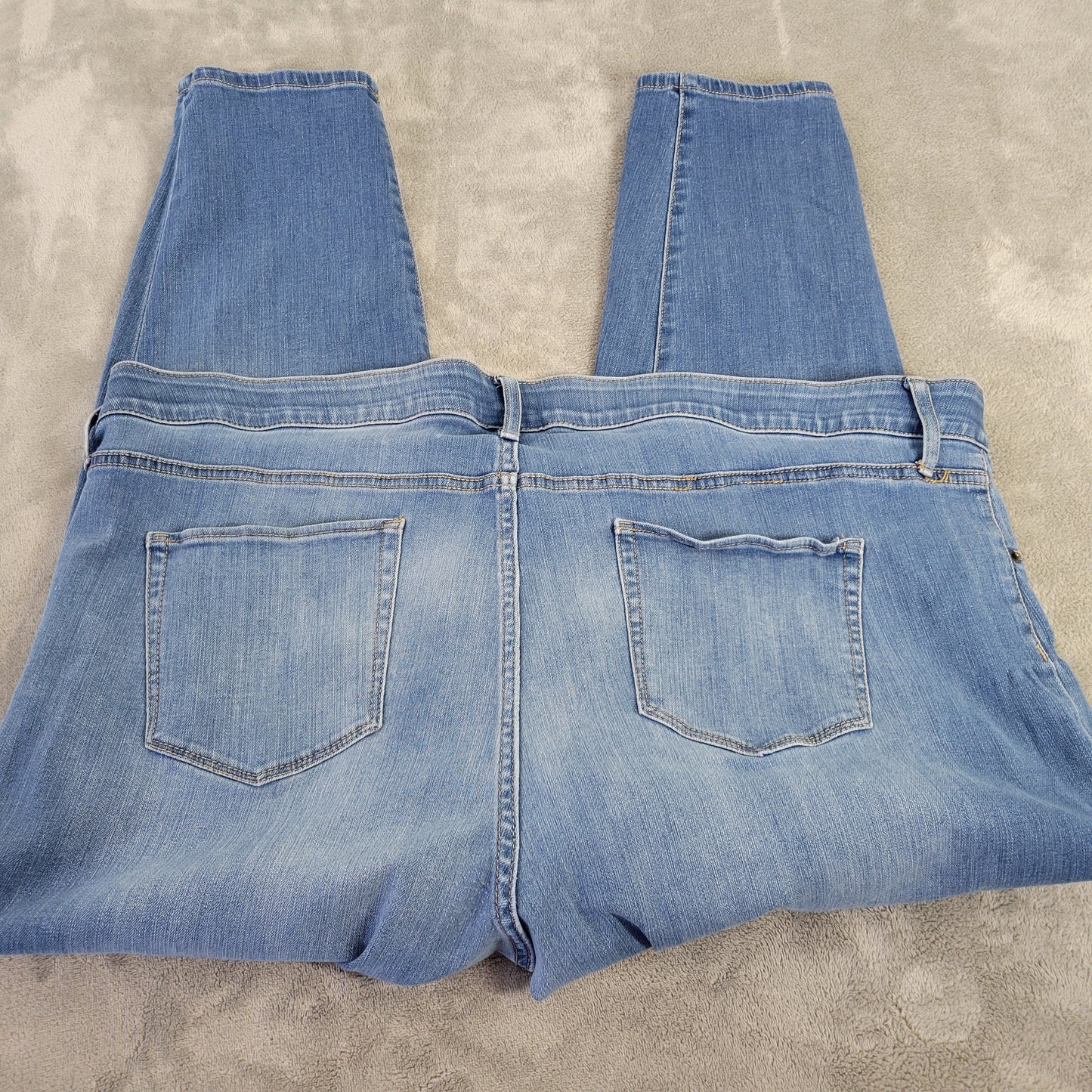 Ava & Viv Women's Cropped Jeans 24W Plus Size Medium Wash Stretch Denim SL40E