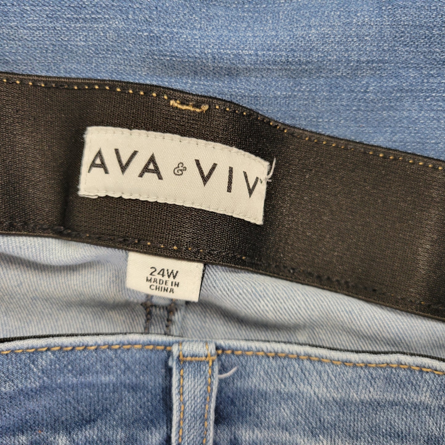 Ava & Viv Women's Cropped Jeans 24W Plus Size Medium Wash Stretch Denim SL40E