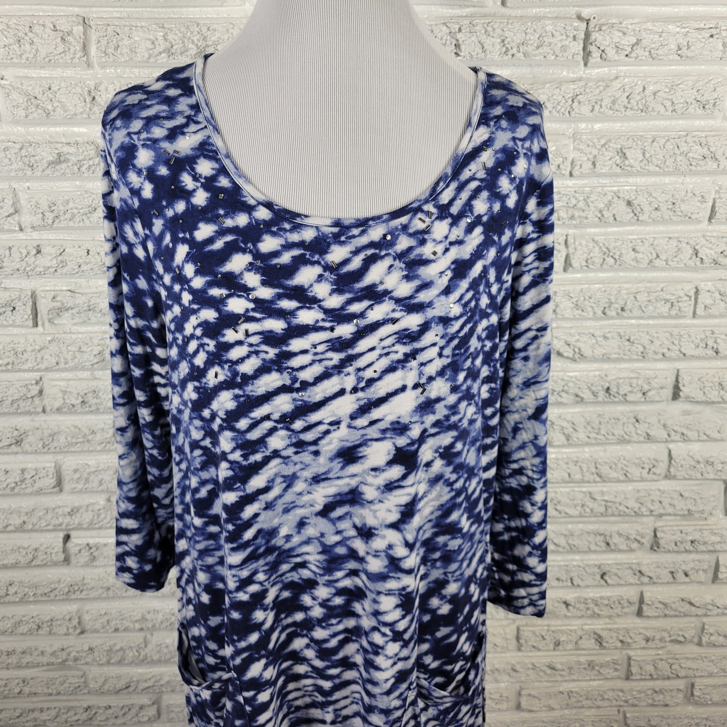 Onque Casuals XL Tunic Top Blue White Tie Dye Studded 3/4 Sleeve Slit TIE19E