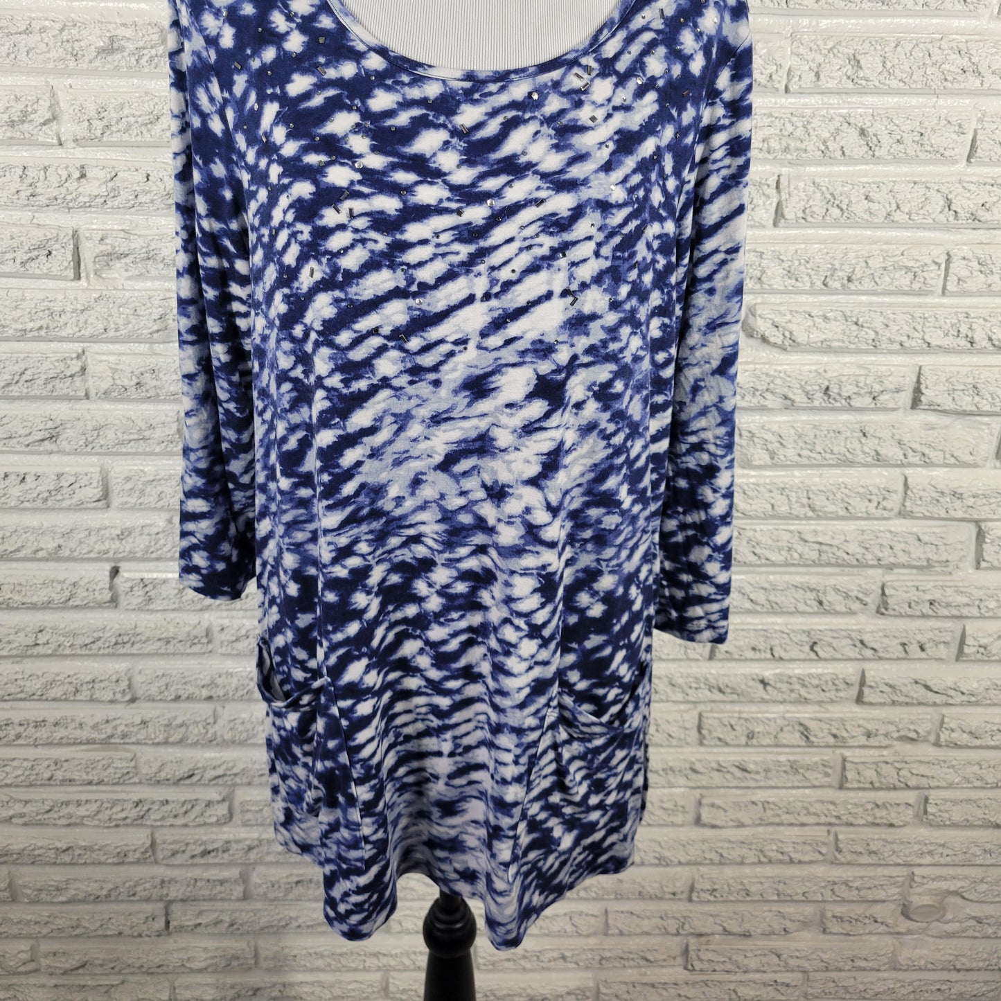 Onque Casuals XL Tunic Top Blue White Tie Dye Studded 3/4 Sleeve Slit TIE19E