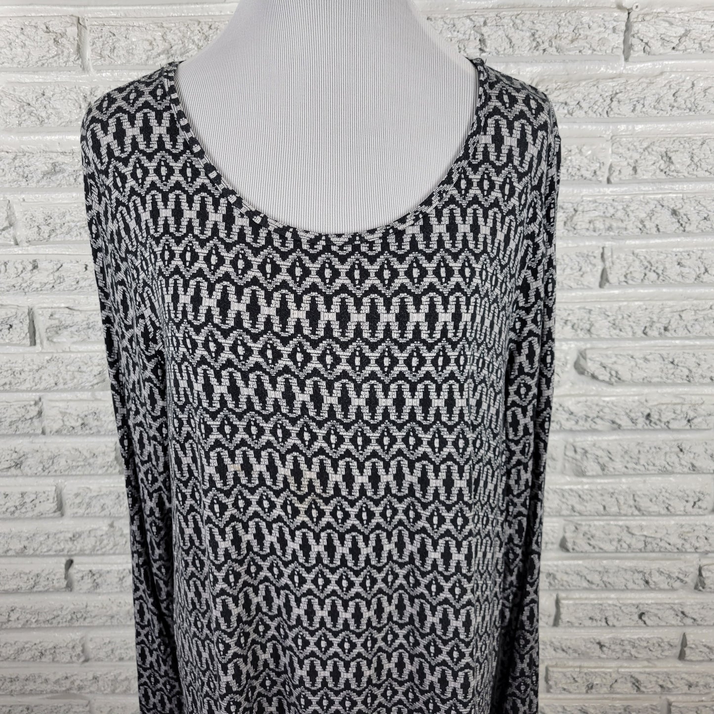 Old Navy Women's XL Tunic Top Black White Geometric Long Sleeve GEO274E
