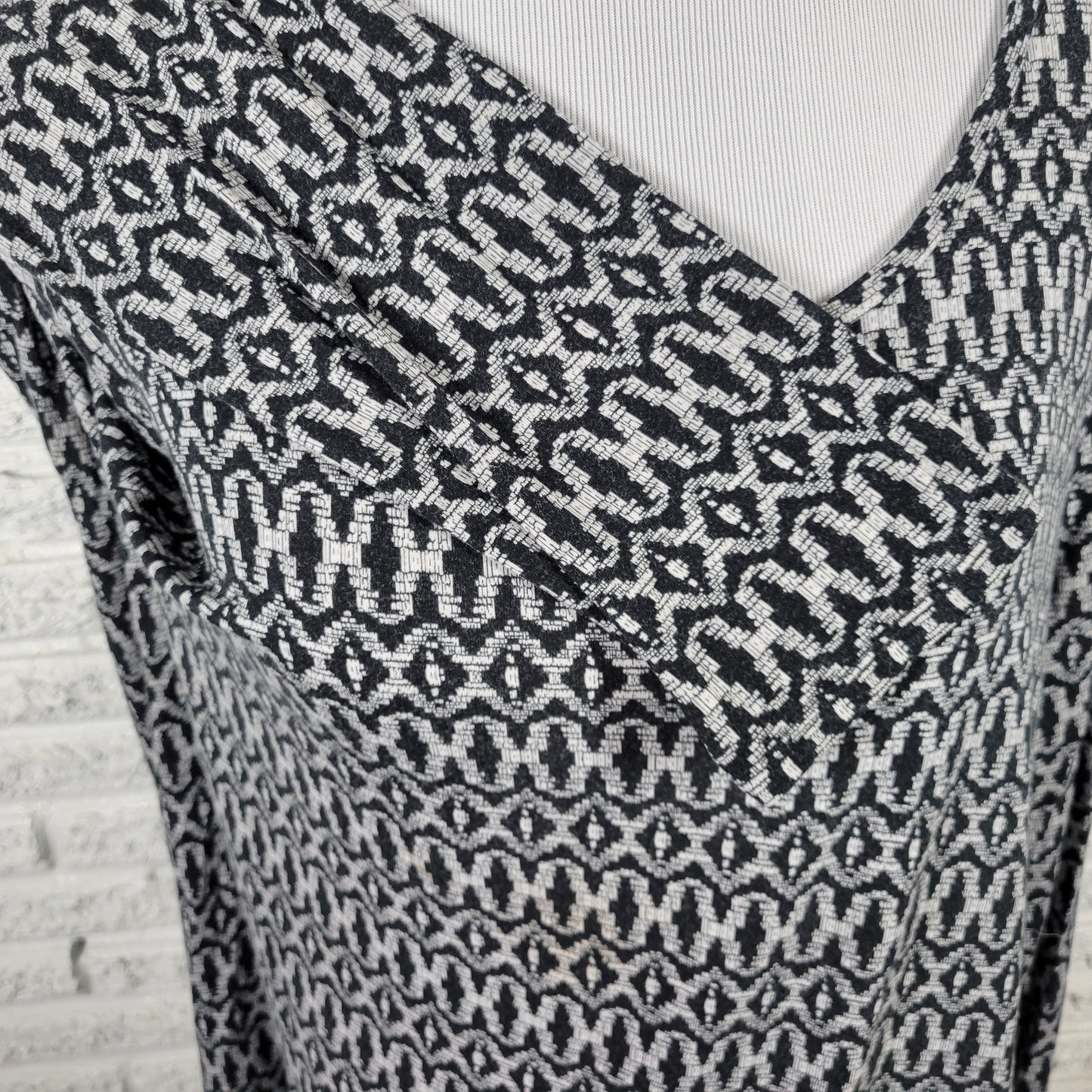 Old Navy Women's XL Tunic Top Black White Geometric Long Sleeve GEO274E