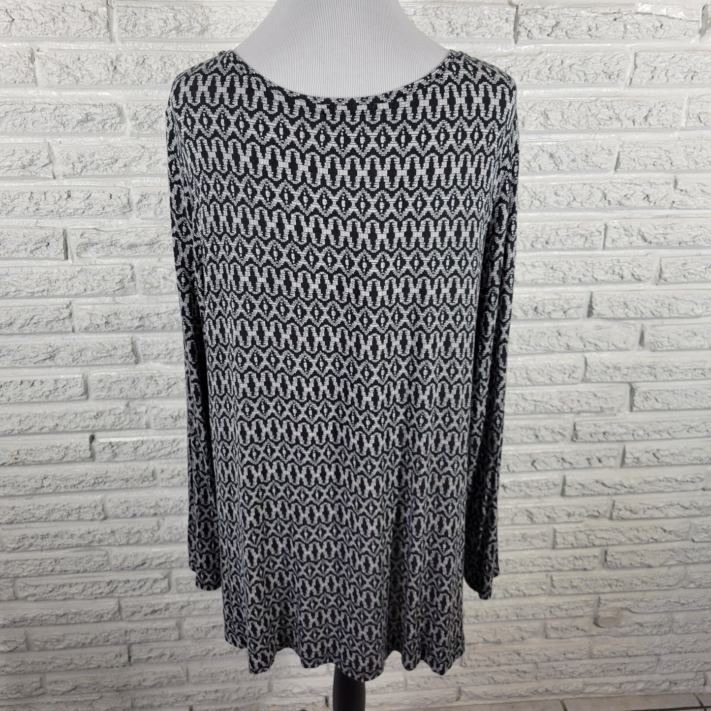 Old Navy Women's XL Tunic Top Black White Geometric Long Sleeve GEO274E