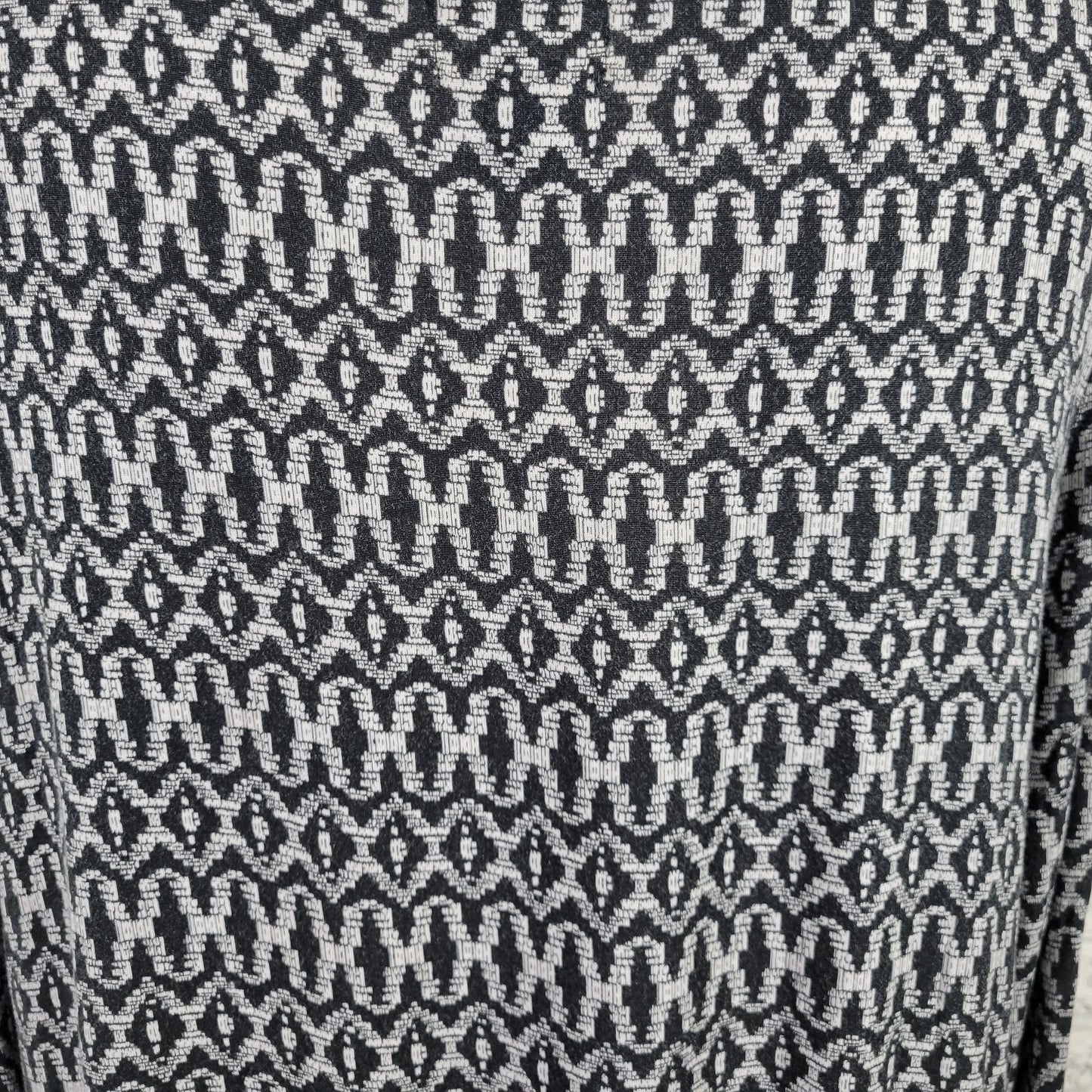 Old Navy Women's XL Tunic Top Black White Geometric Long Sleeve GEO274E