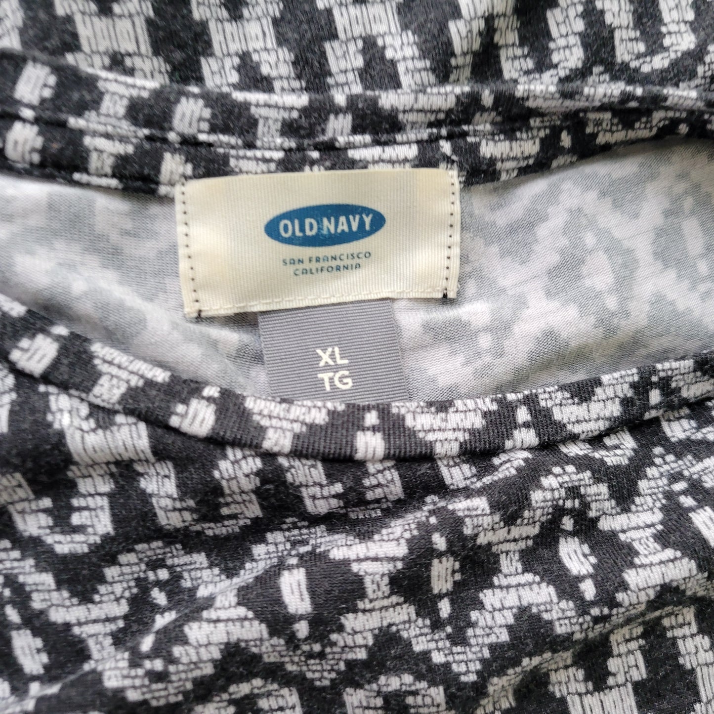 Old Navy Women's XL Tunic Top Black White Geometric Long Sleeve GEO274E
