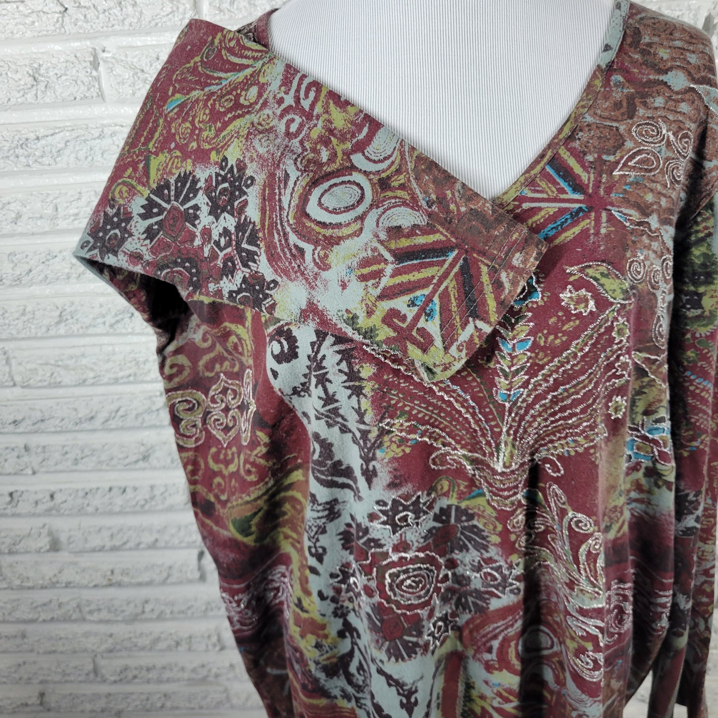 Ulla Popken Women's Top 16/18 Burgundy Green Geometric Glitter V-Neck GEO248E