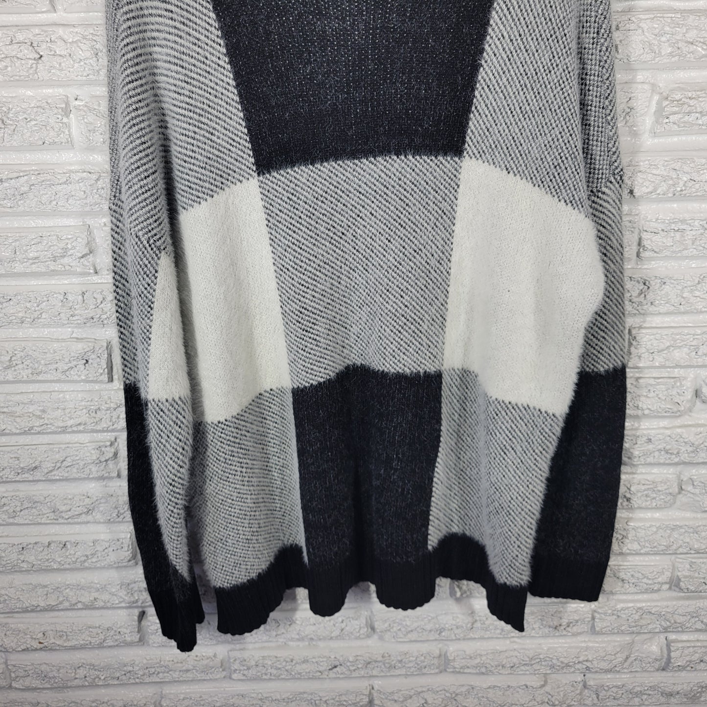 Elle Women's XL Oversized Sweater Black Gray Geometric Crew Fuzzy Knit SWE147E