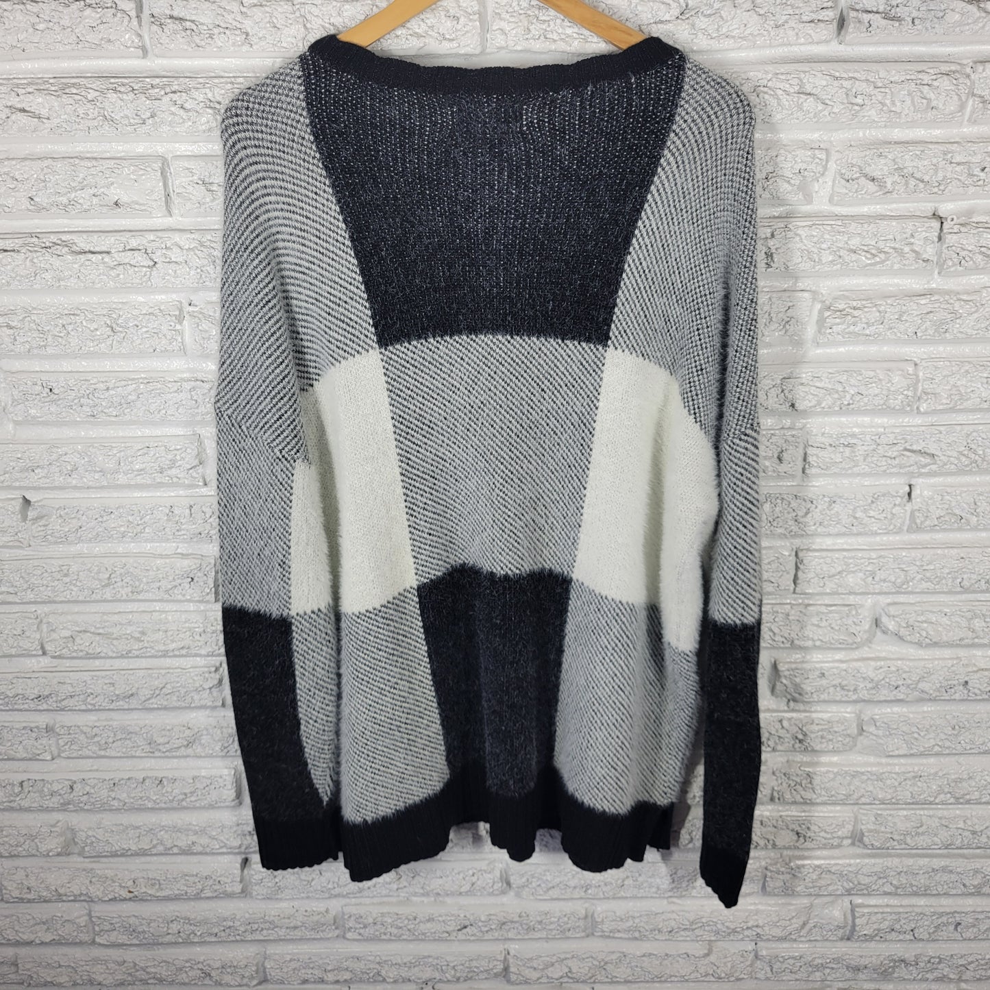 Elle Women's XL Oversized Sweater Black Gray Geometric Crew Fuzzy Knit SWE147E