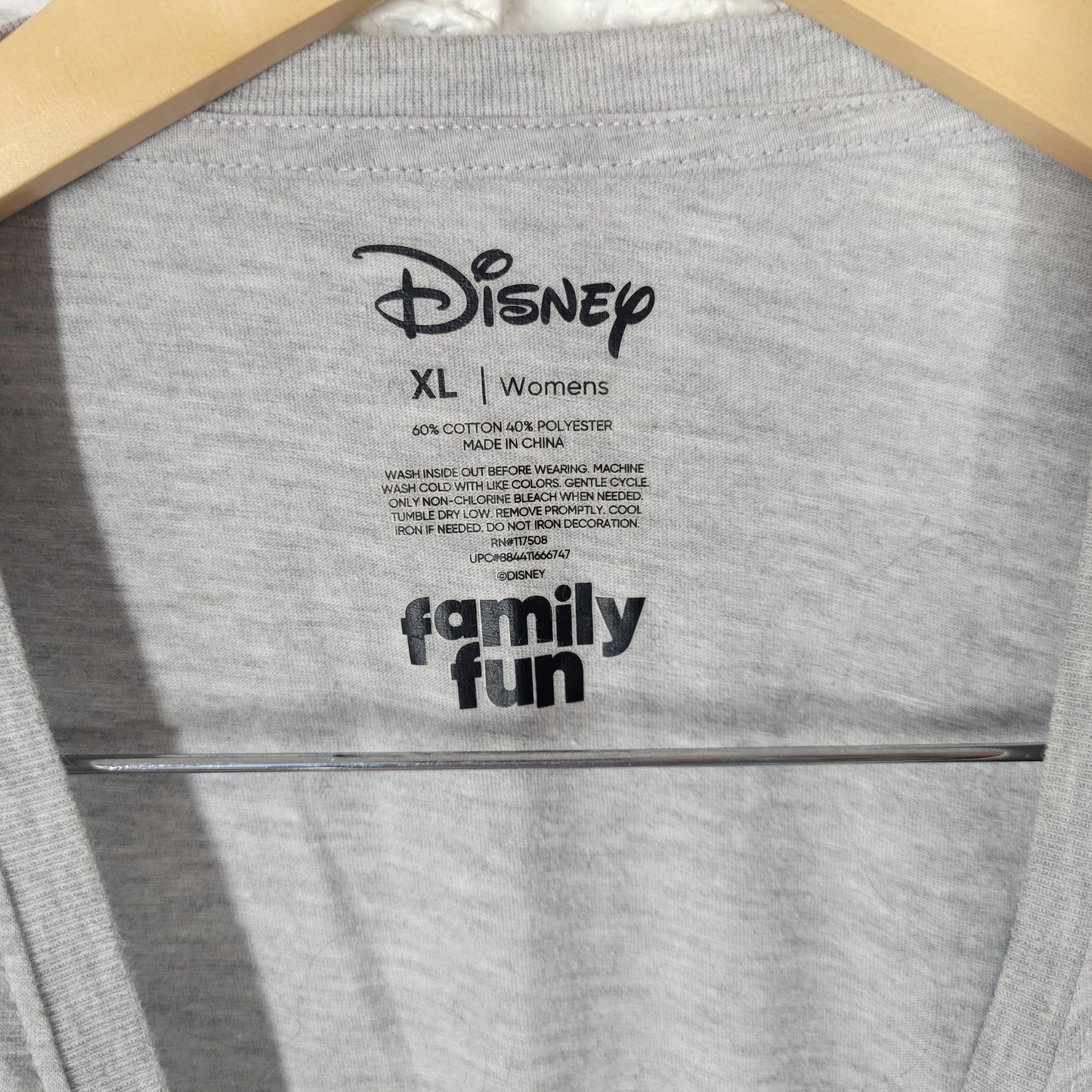 Disney Minnie Mouse Women's XL Gray T Shirt Cotton Blend Jersey Graphic NOV56E