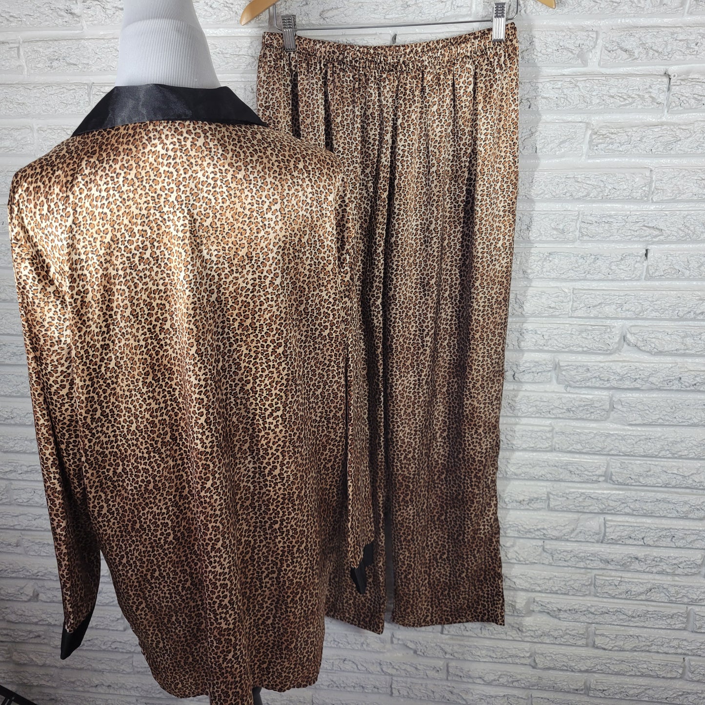 Inner Most Women's XL Pajama Set Brown Tan Animal Print Button Up ANI34E