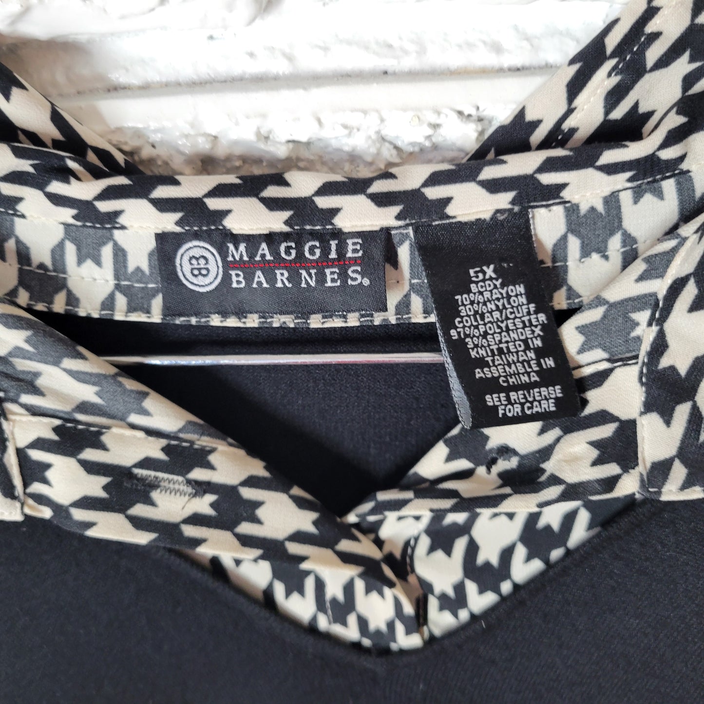 Maggie Barnes Womens 5X Top Black Geometric 1/4 Button 3/4 Sleeve BLA141E