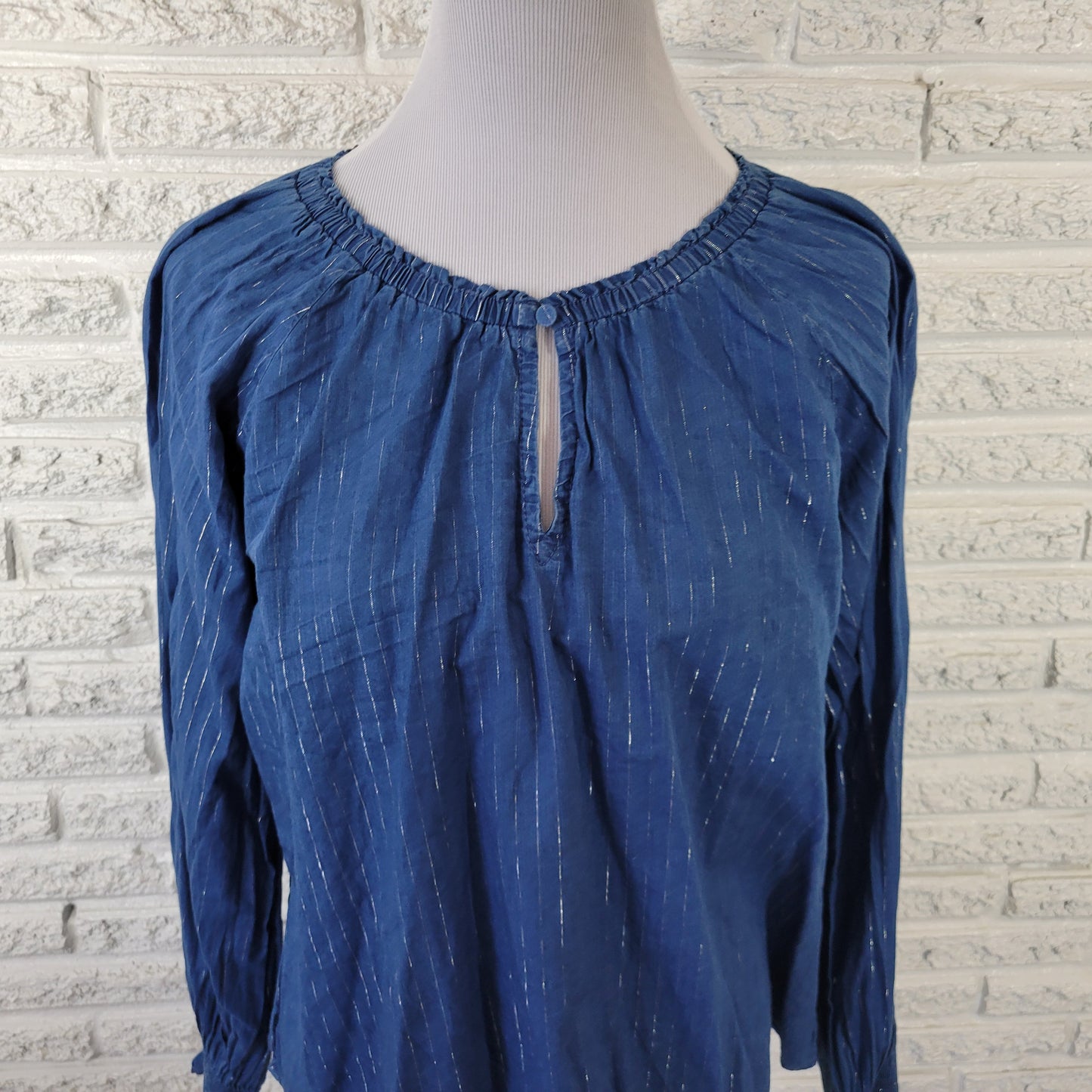 White House Black Market XL Blue Silver Metallic Stripe Keyhole Top BLU249E
