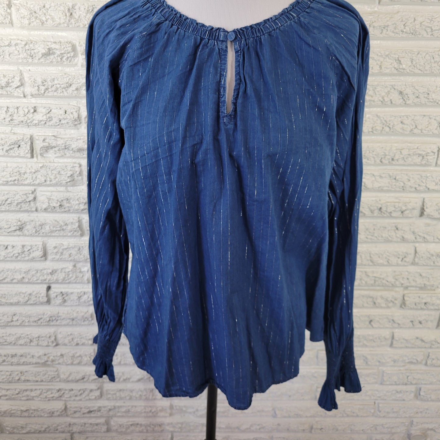 White House Black Market XL Blue Silver Metallic Stripe Keyhole Top BLU249E