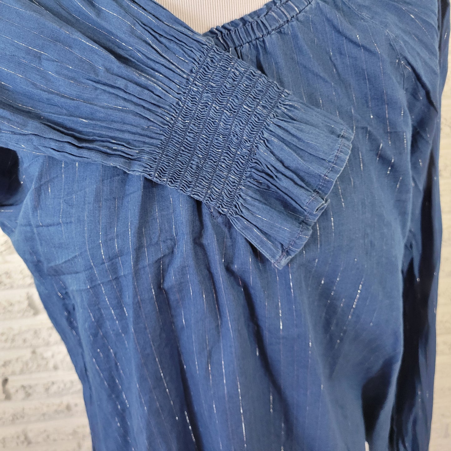 White House Black Market XL Blue Silver Metallic Stripe Keyhole Top BLU249E