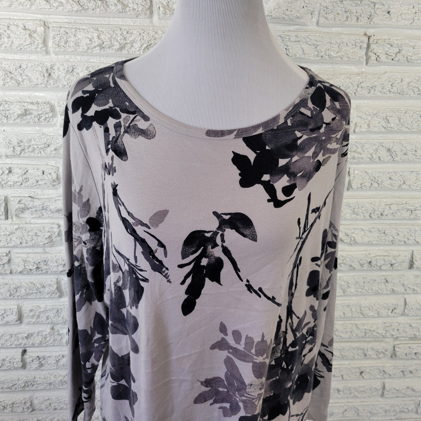 St John's Bay Women's 2X Gray Black Floral Cotton Long Sleeve T Shirt FLO250E