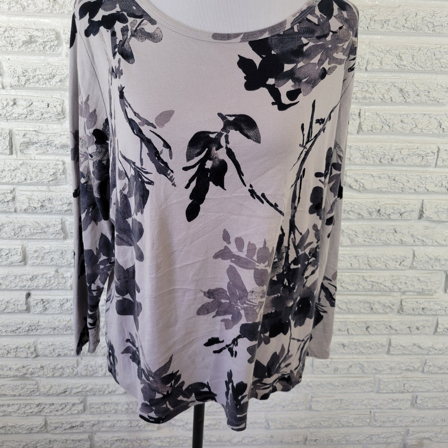 St John's Bay Women's 2X Gray Black Floral Cotton Long Sleeve T Shirt FLO250E