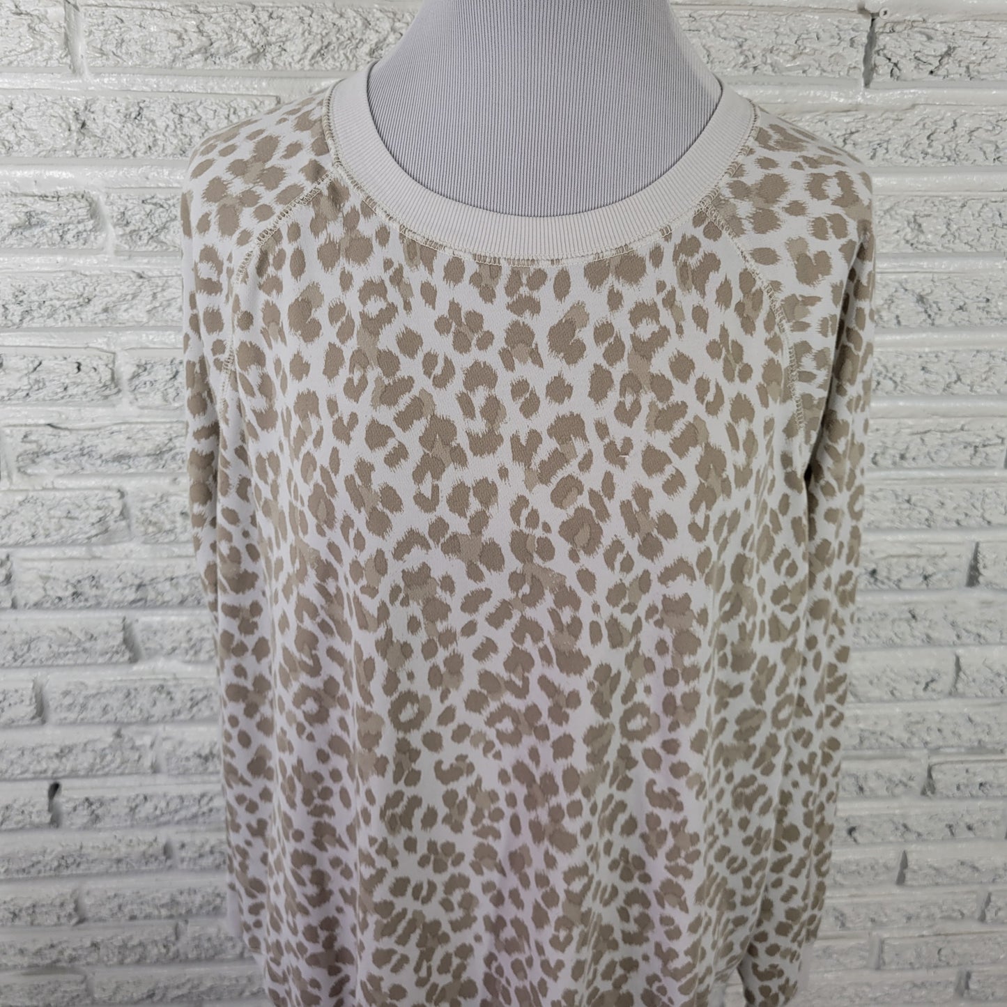 Old Navy Women's 2X Plus Tan White Animal Print Sweatshirt Cotton Blend SWE186E