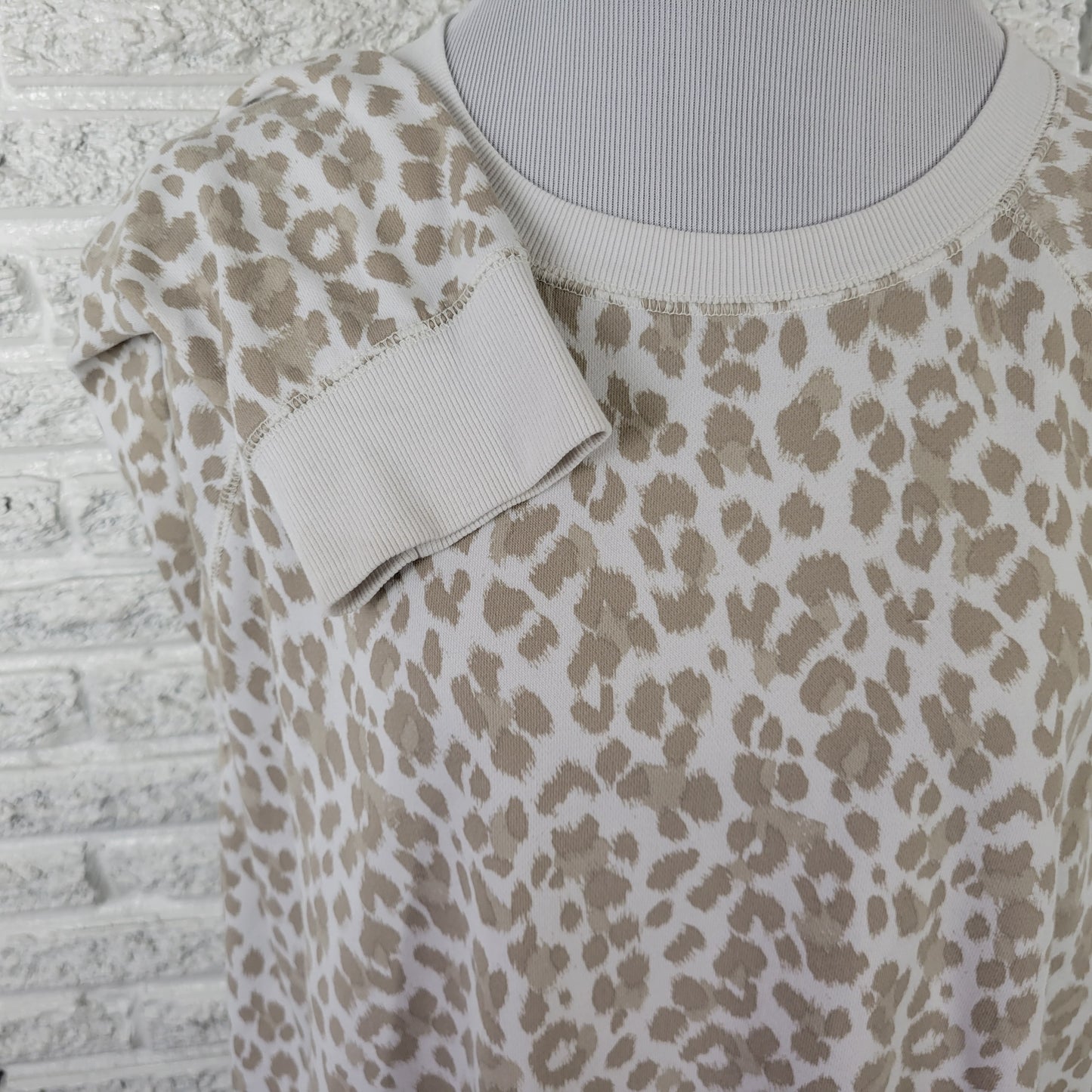 Old Navy Women's 2X Plus Tan White Animal Print Sweatshirt Cotton Blend SWE186E