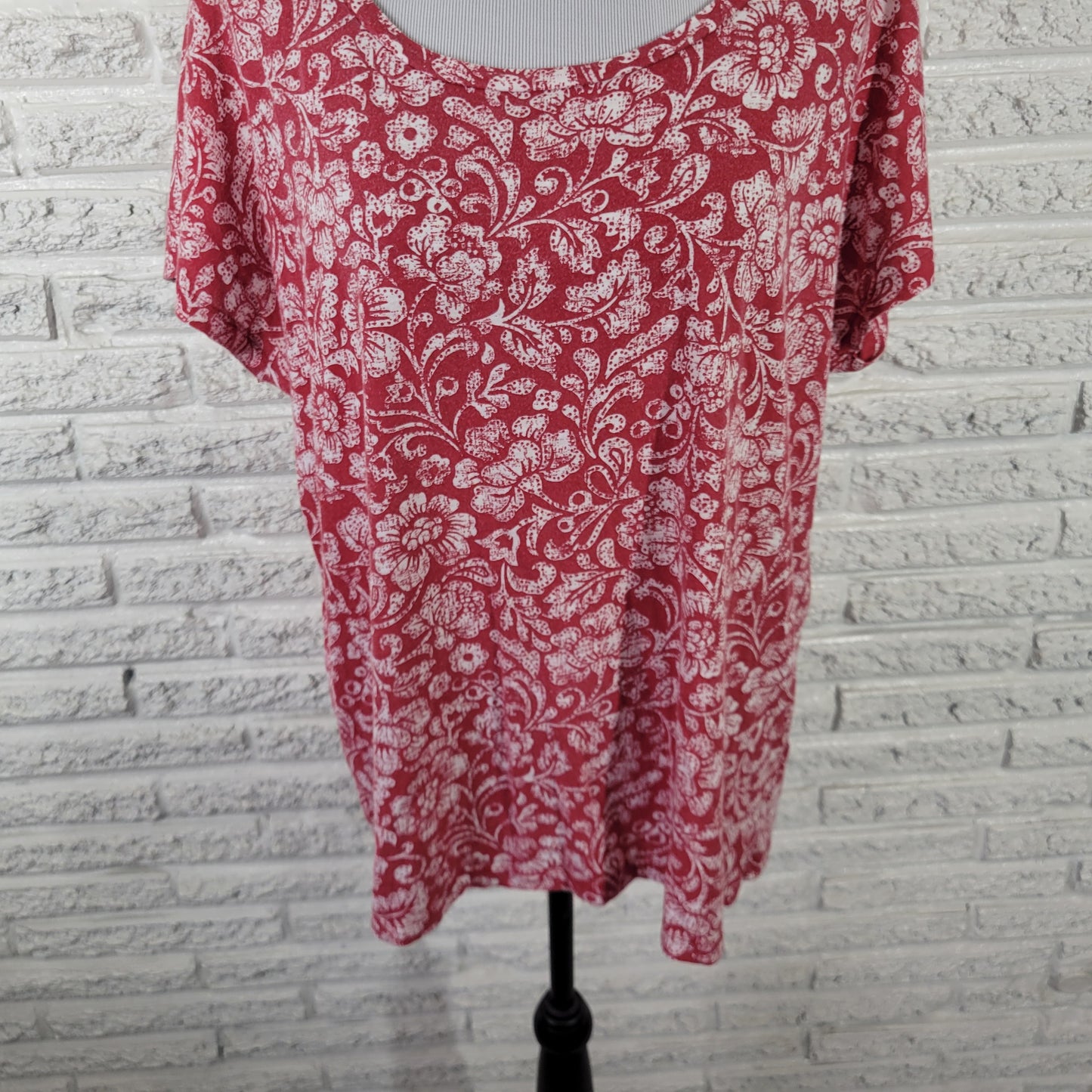 Basic Editions Women's XL Red White Floral T-Shirt Cotton Blend FLO32E