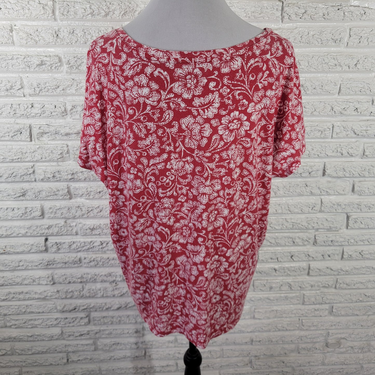 Basic Editions Women's XL Red White Floral T-Shirt Cotton Blend FLO32E