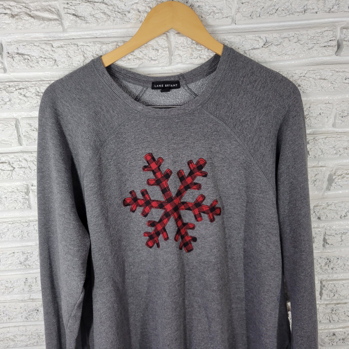 Lane Bryant Women's 22/24 Gray Sweatshirt Snowflake Applique Long Sleeve SWE184E