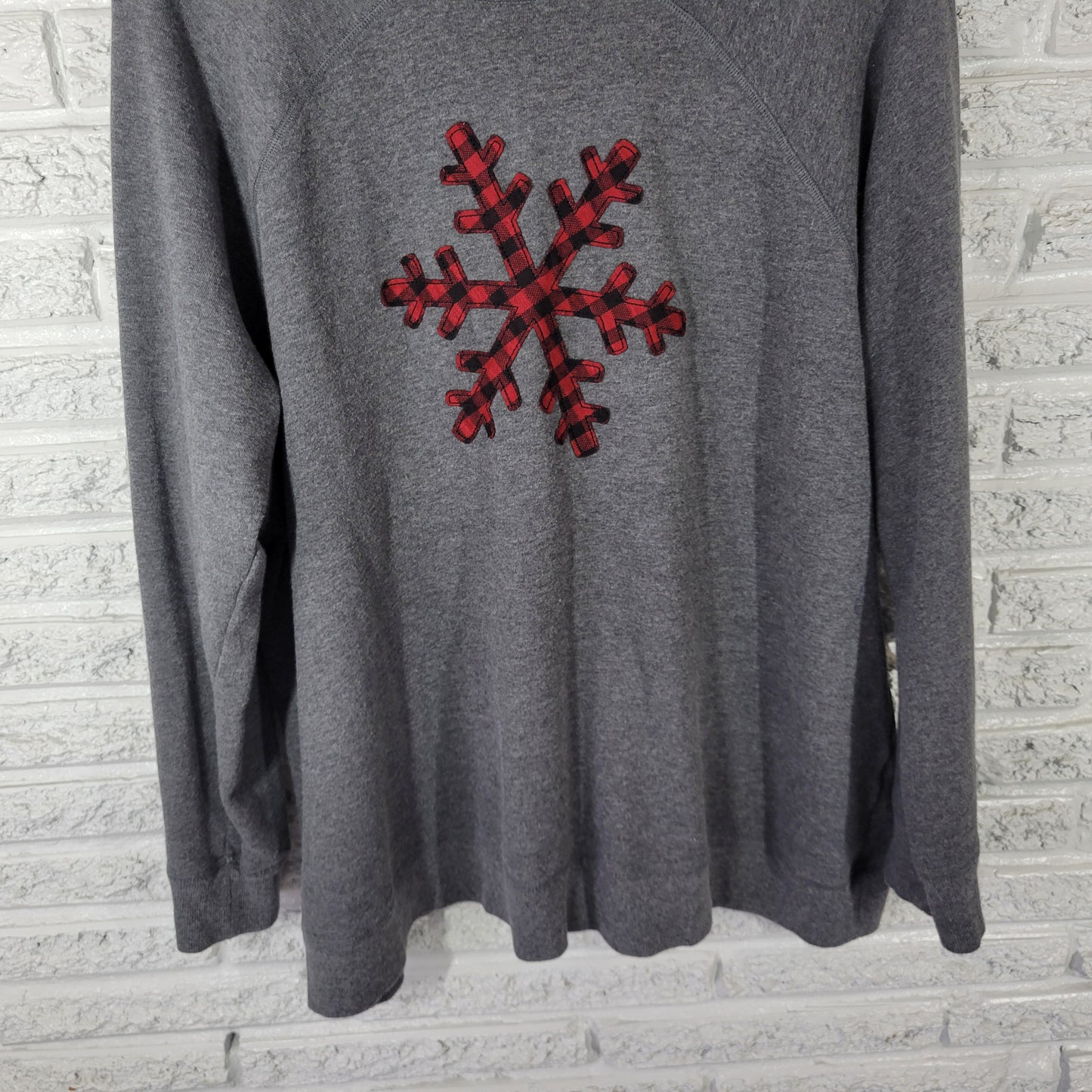 Lane Bryant Women's 22/24 Gray Sweatshirt Snowflake Applique Long Sleeve SWE184E