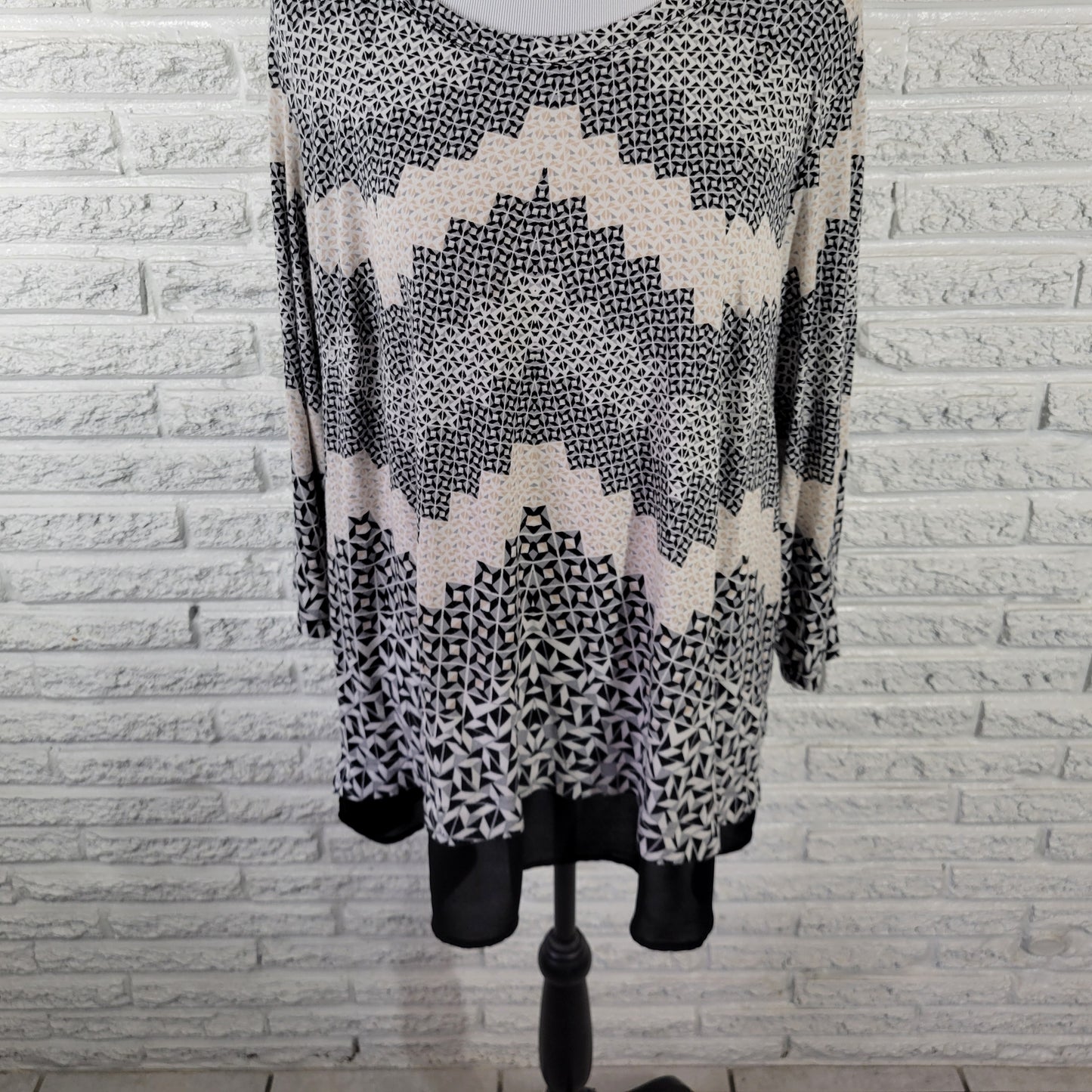 Rose Olive Tunic 2X Plus Black White Geometric Chiffon Hem 3/4 Sleeve GEO196E