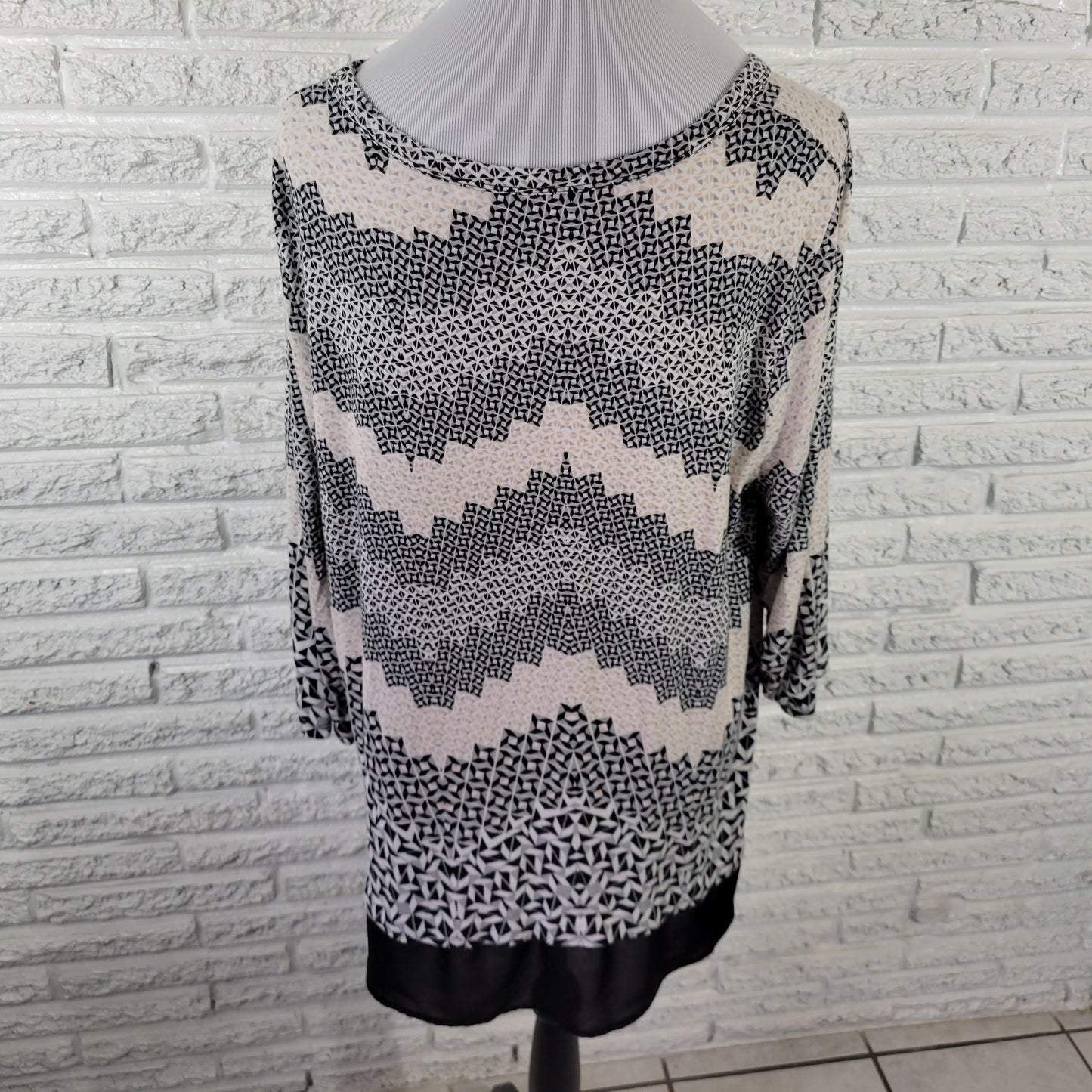 Rose Olive Tunic 2X Plus Black White Geometric Chiffon Hem 3/4 Sleeve GEO196E