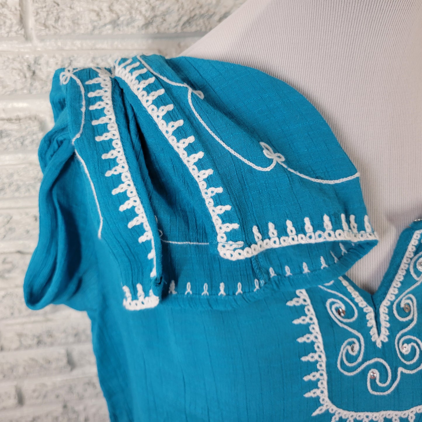Alyx Womens Top XL Blue Sequin Embroidered Keyhole Blouse Long BLU283E