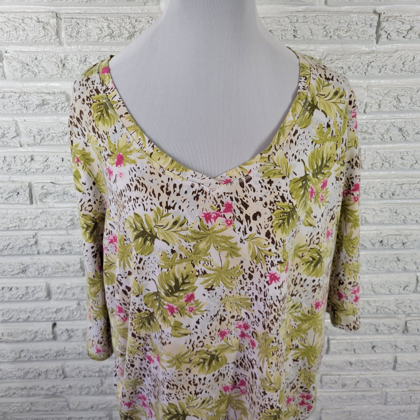 Palm Harbour Women's 2X Top Blouse Plus Green Pink Floral V-Neck FLO281XE