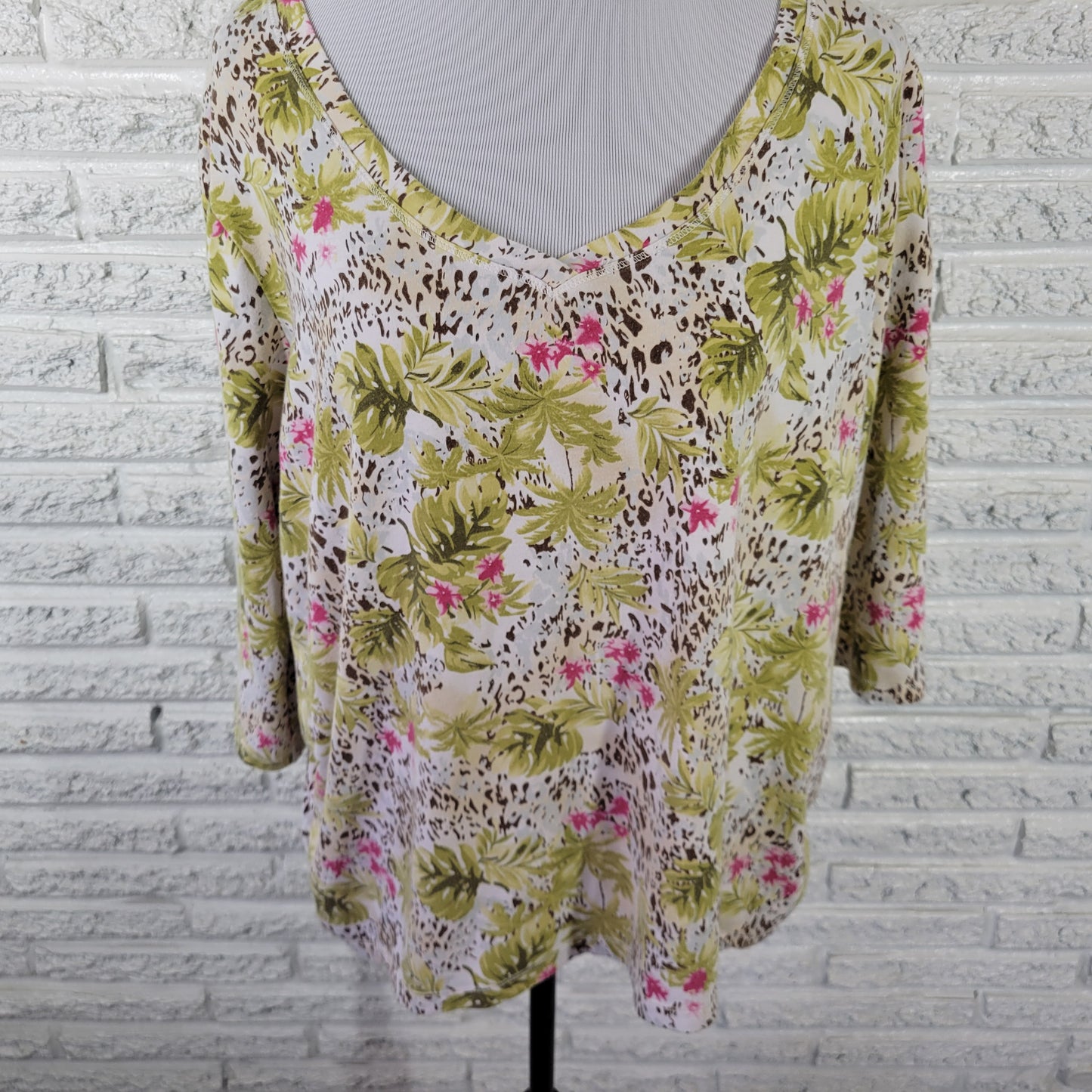 Palm Harbour Women's 2X Top Blouse Plus Green Pink Floral V-Neck FLO281XE