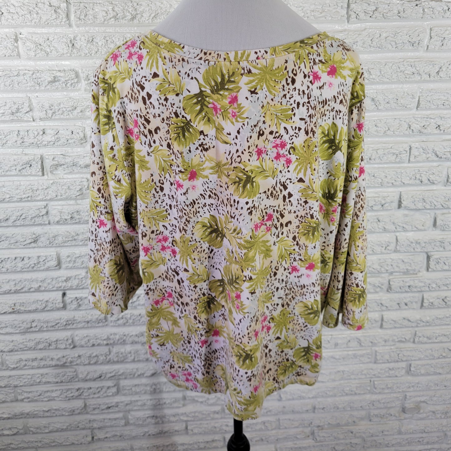 Palm Harbour Women's 2X Top Blouse Plus Green Pink Floral V-Neck FLO281XE