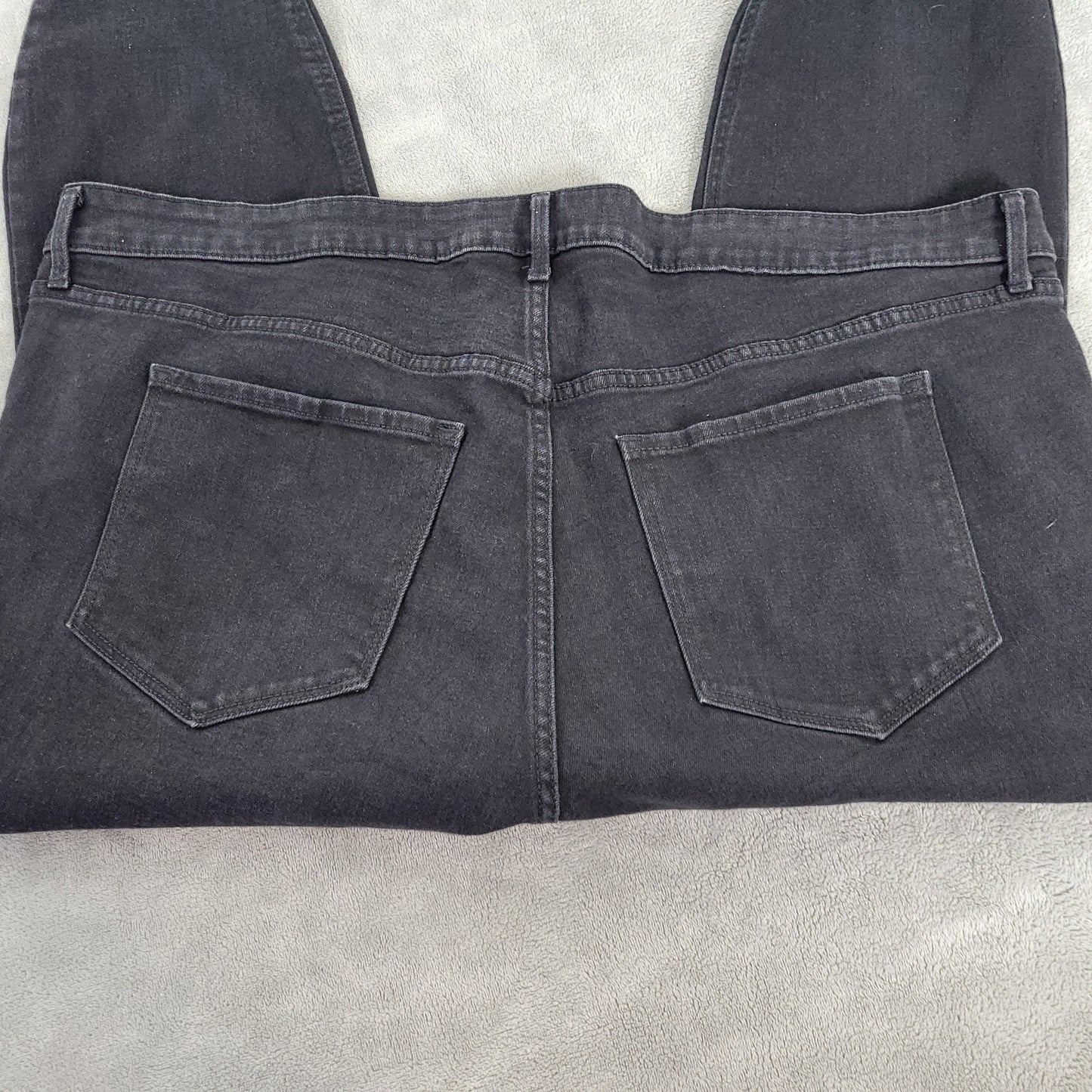 Old Navy Women's 24 Plus WOW Super Skinny High Rise Capri Black Jeans SKI13E