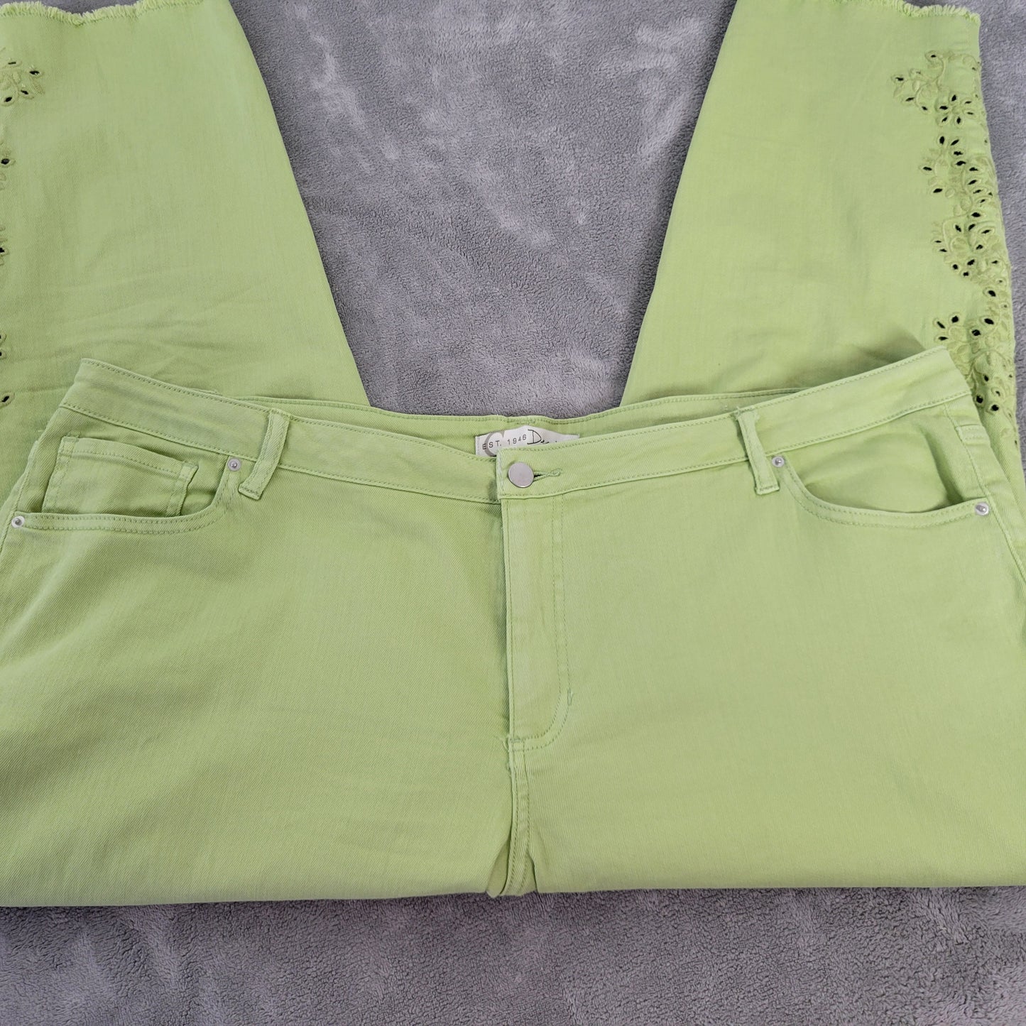 Cato Est 1946 Women's 22W Plus Size Jeans Cropped Raw Hem Lime Green SL75E