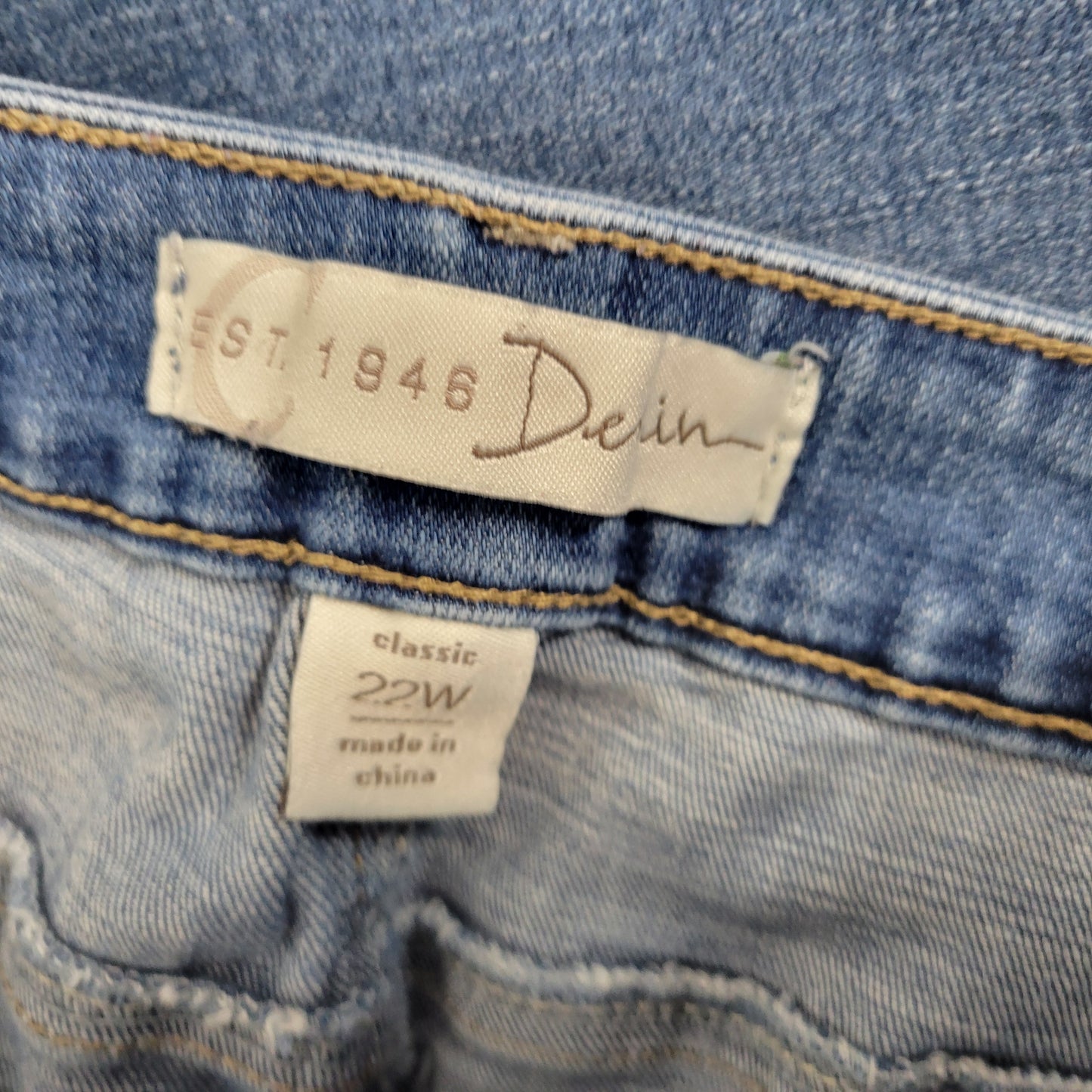 Cato Est 1946 Womens 22W Plus Size Jeans Medium Wash Distressed Straight SL63E