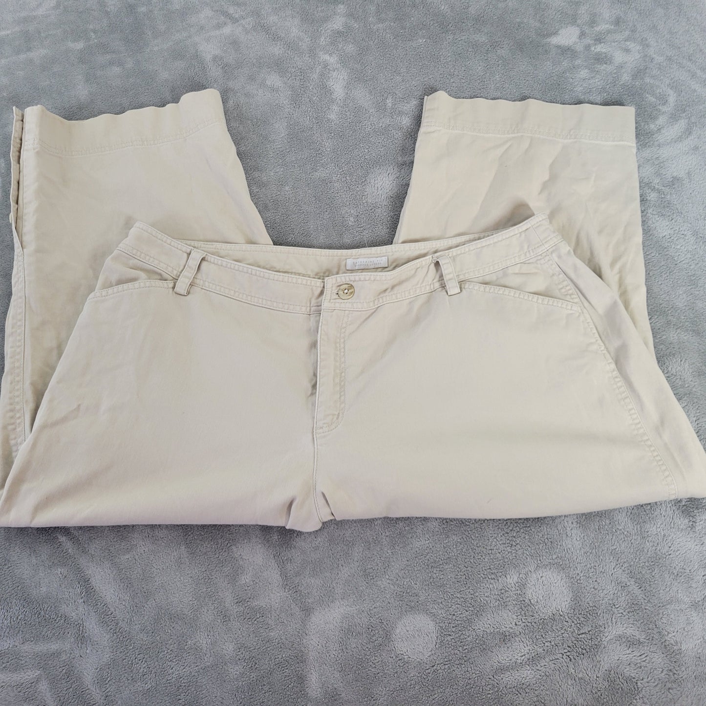 Charter Club Women's 18W Plus Size Beige Capri Pants Button Hem Stretch CAP6E