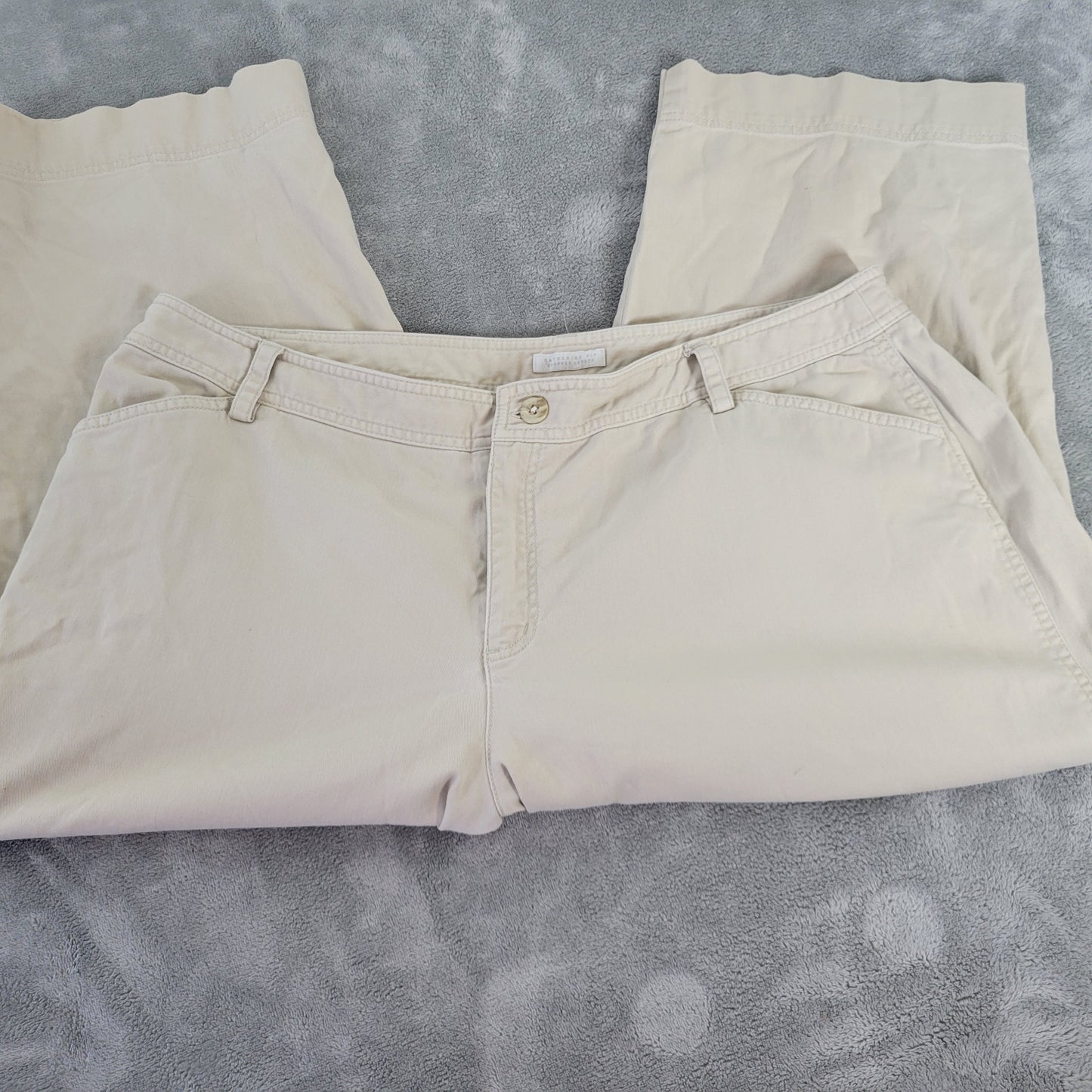 Charter Club Women's 18W Plus Size Beige Capri Pants Button Hem Stretch CAP6E